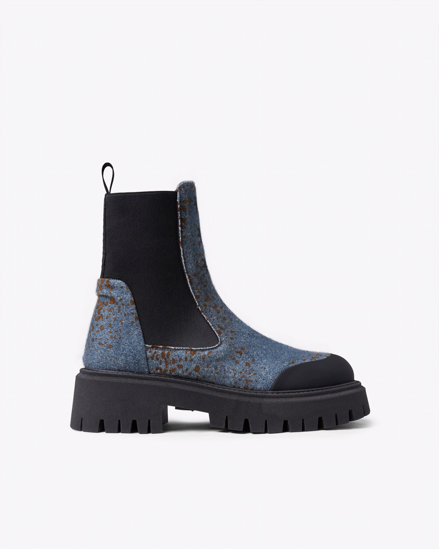 Sparkling Chelsea lake boots