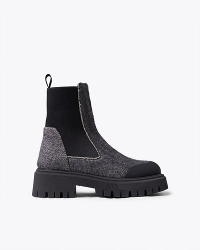 CHELSEA BLACK ANKLE BOOTS