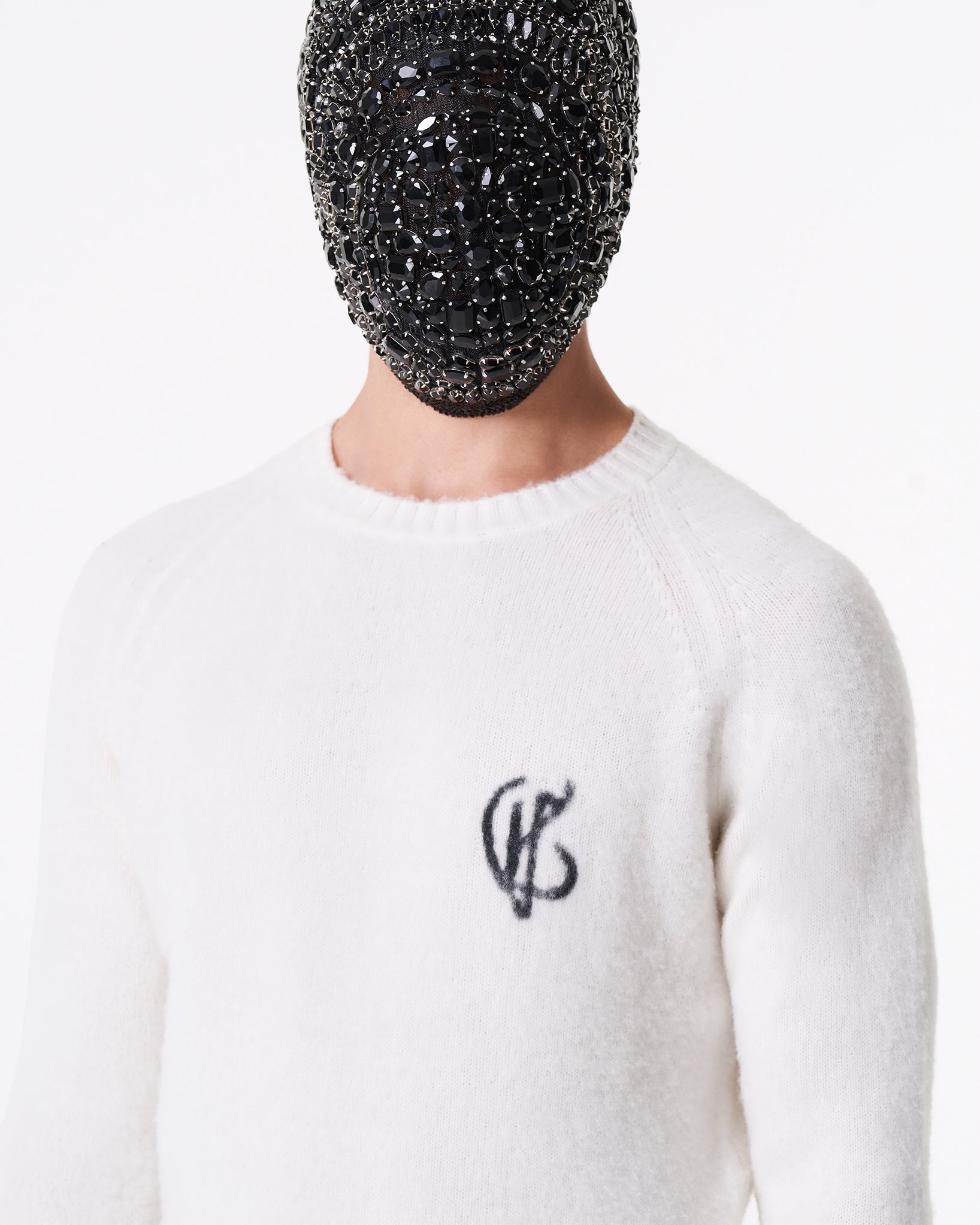 白色圆领羊绒衫