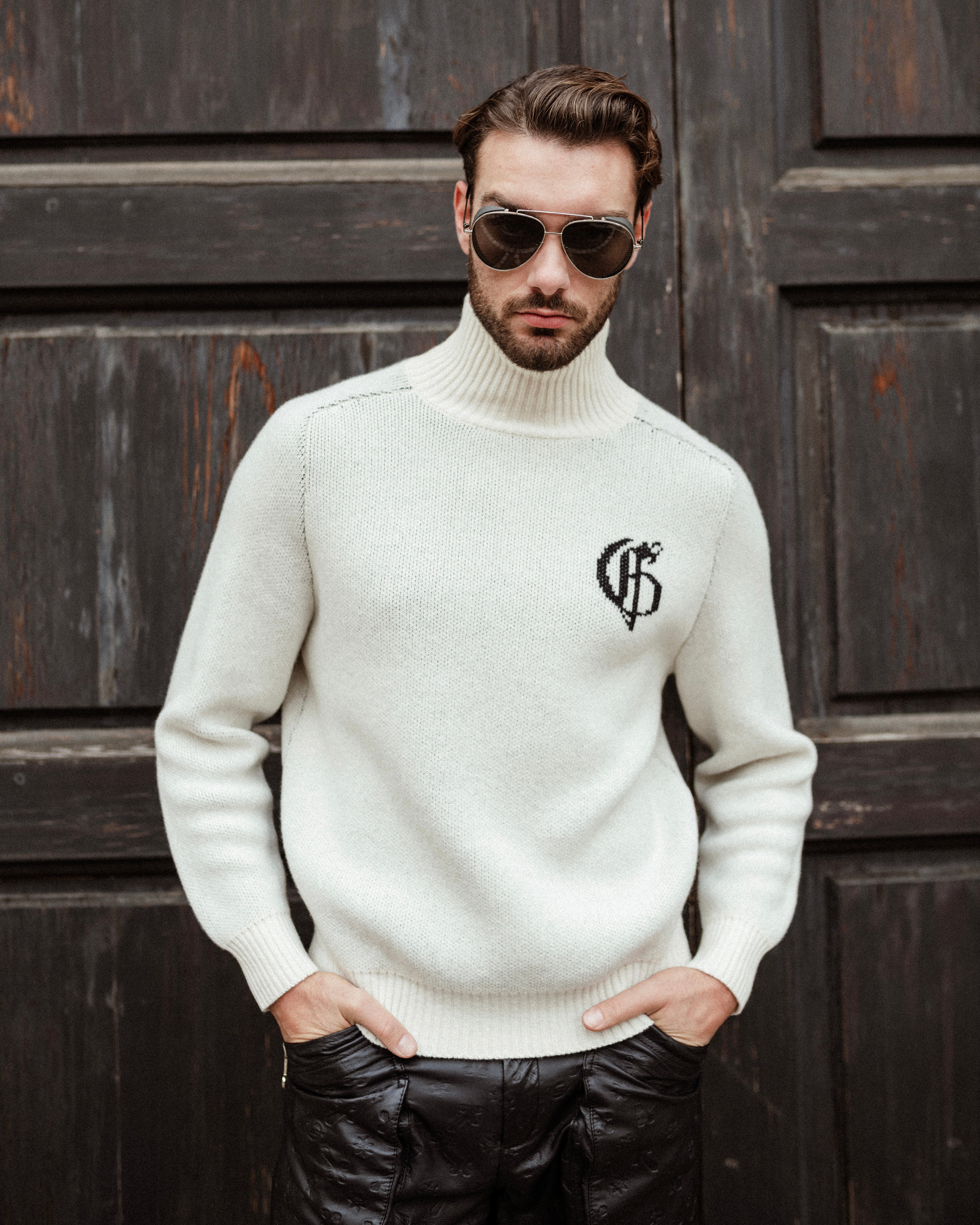 白色带标志针织高领毛衣 