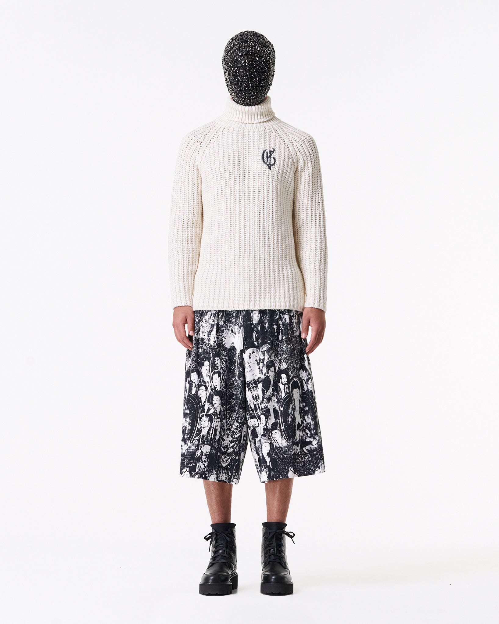 米色罗纹针织高领毛衣