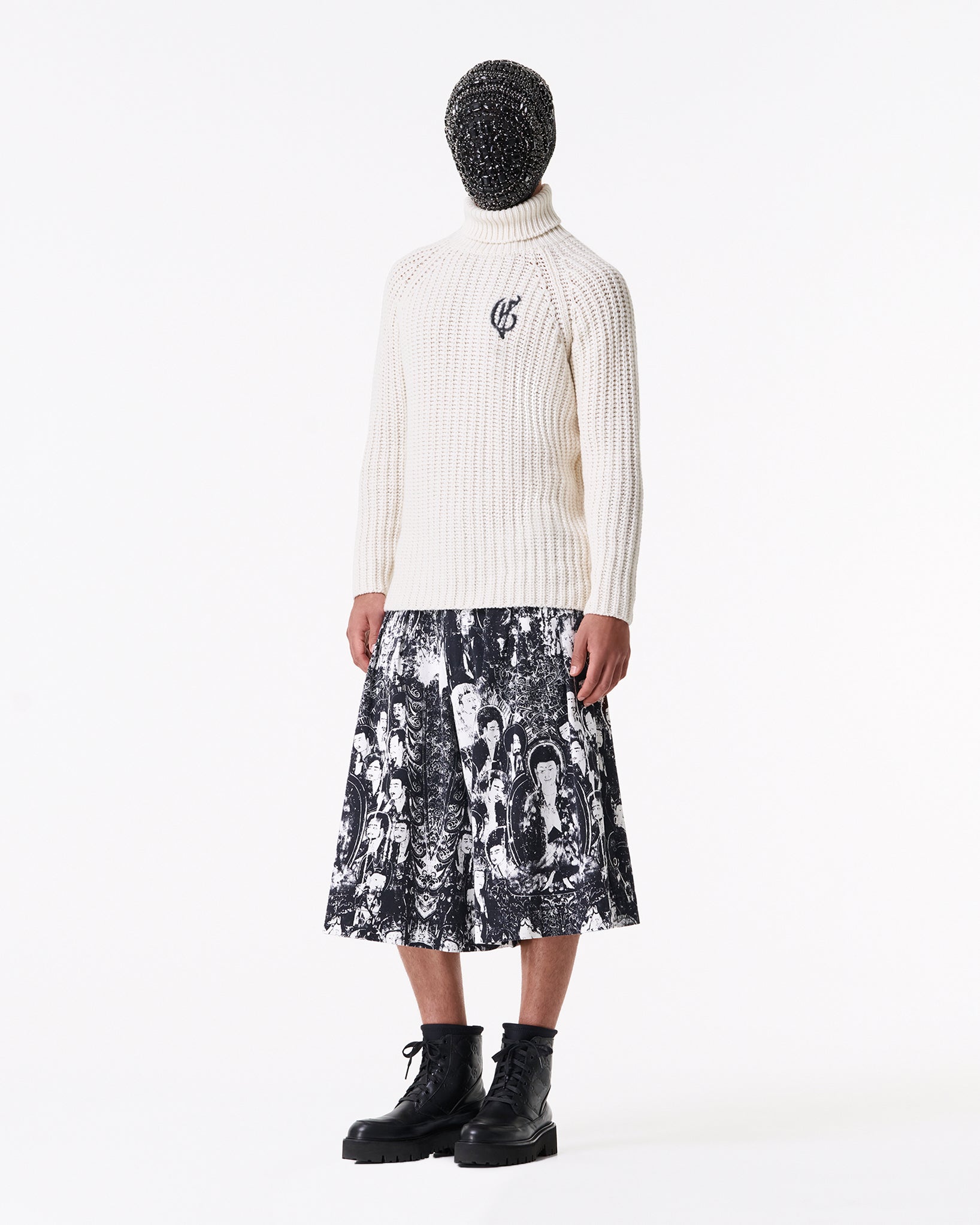 米色罗纹针织高领毛衣