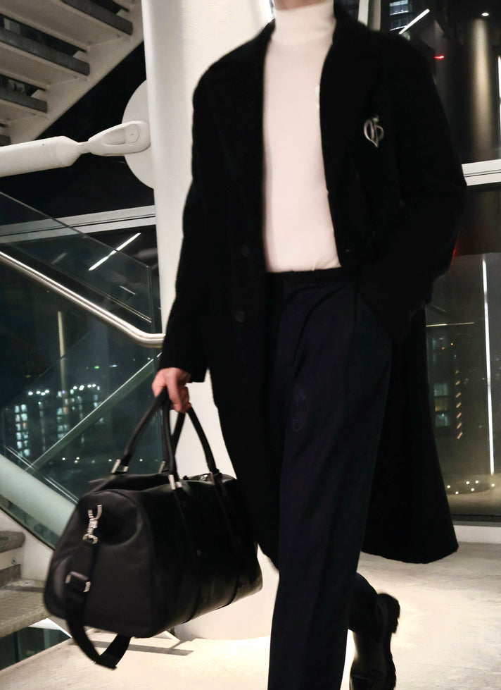 带标志双排扣中长款大衣