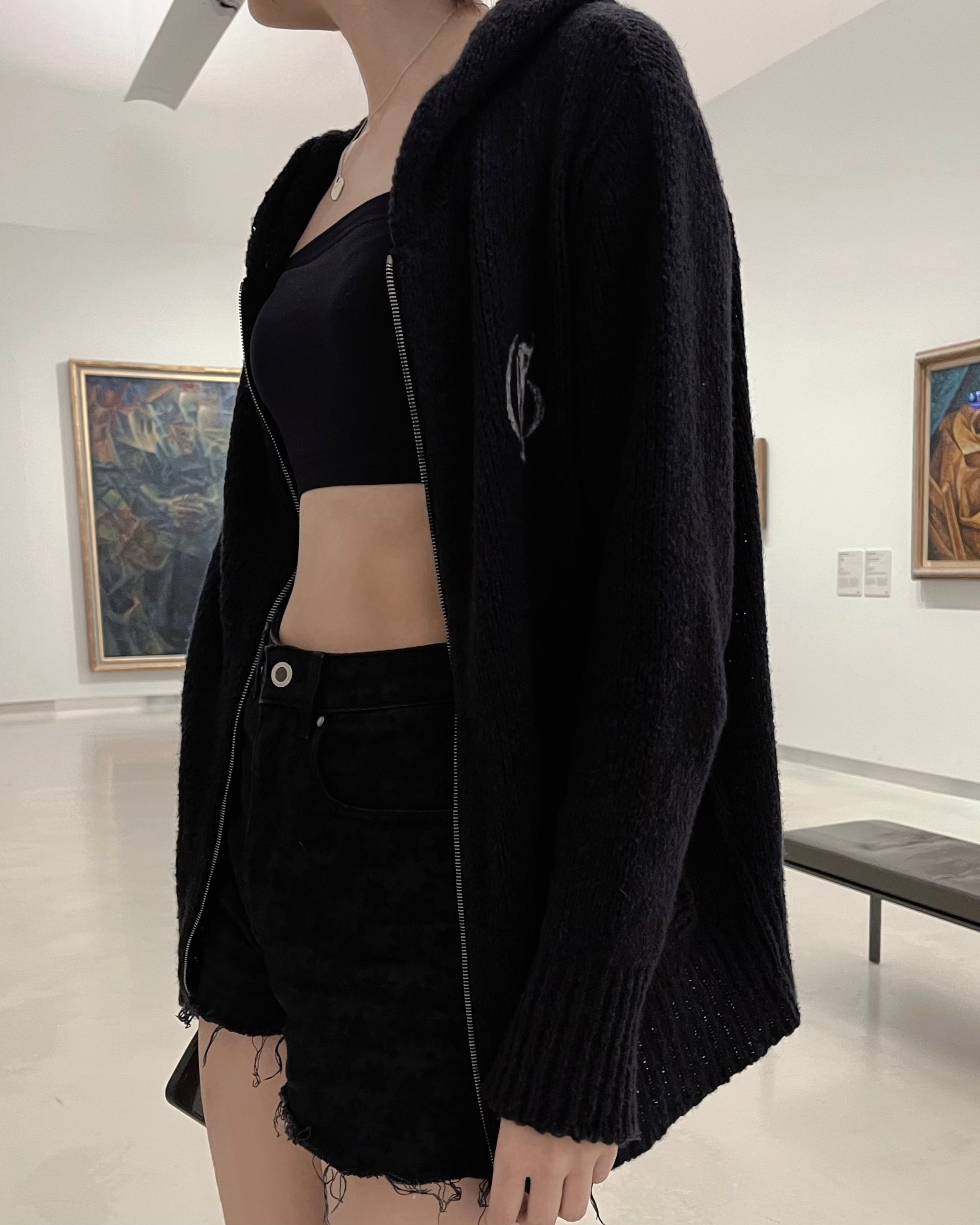 黑色编织连帽衫