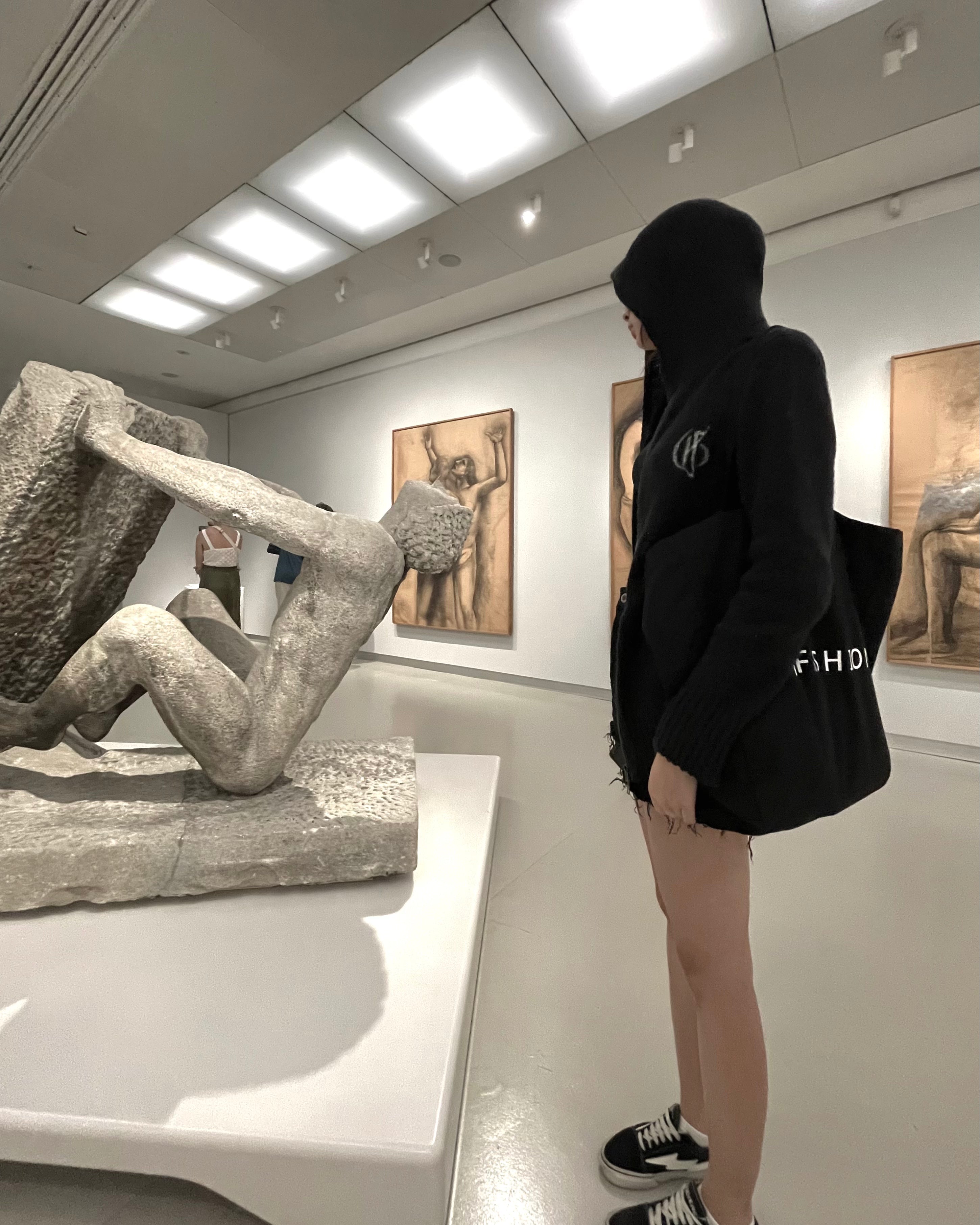 黑色编织连帽衫