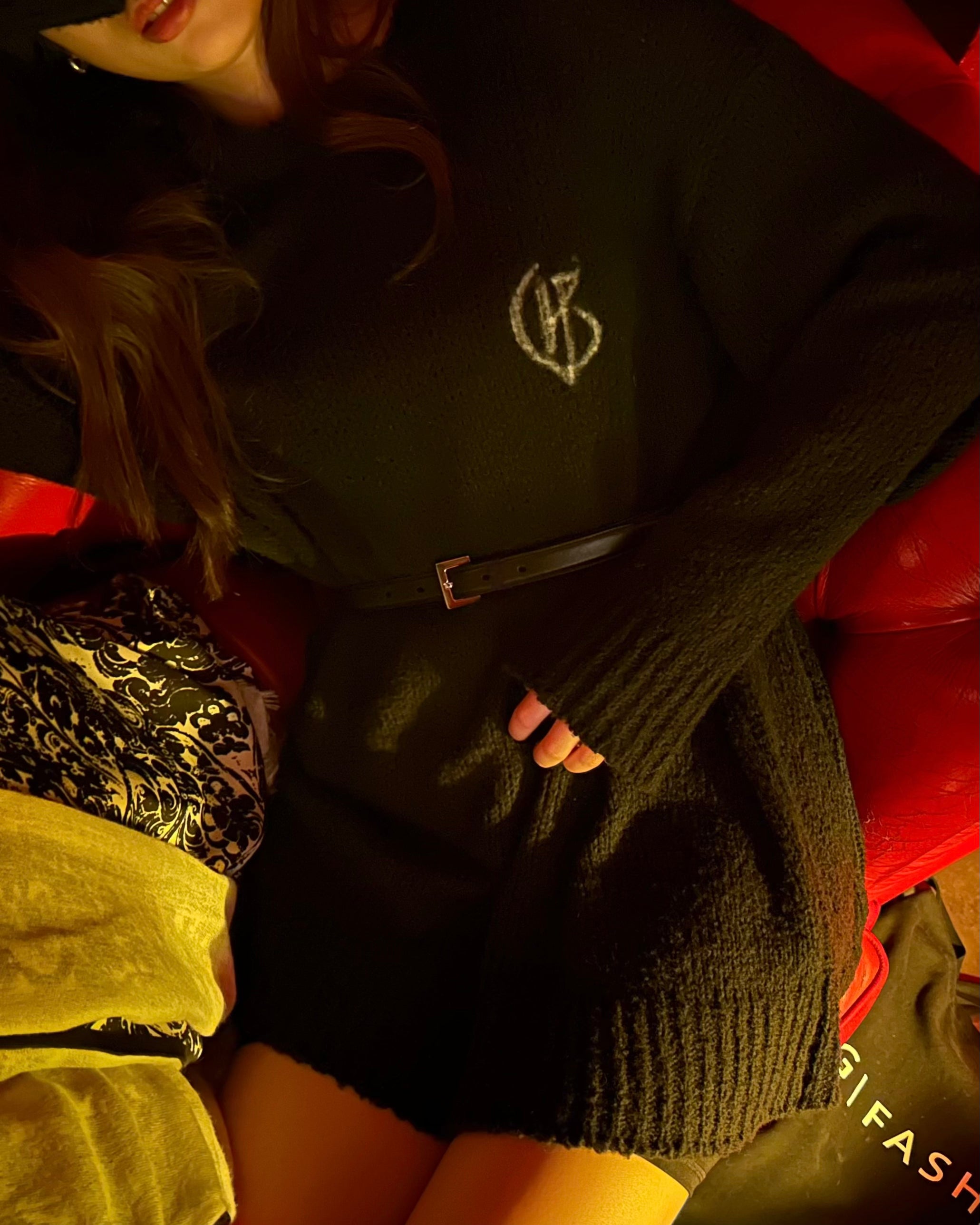 黑色编织连帽衫