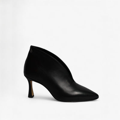 ASYMMETRIC BLACK LEATHER PUMPS