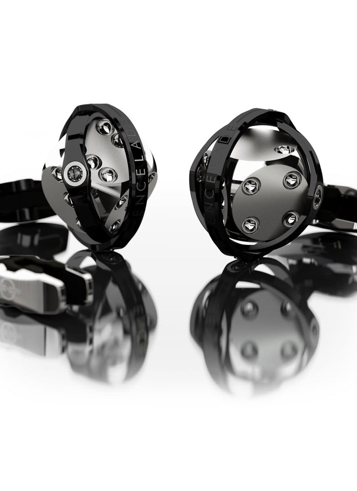 黑色钢制骰子袖扣