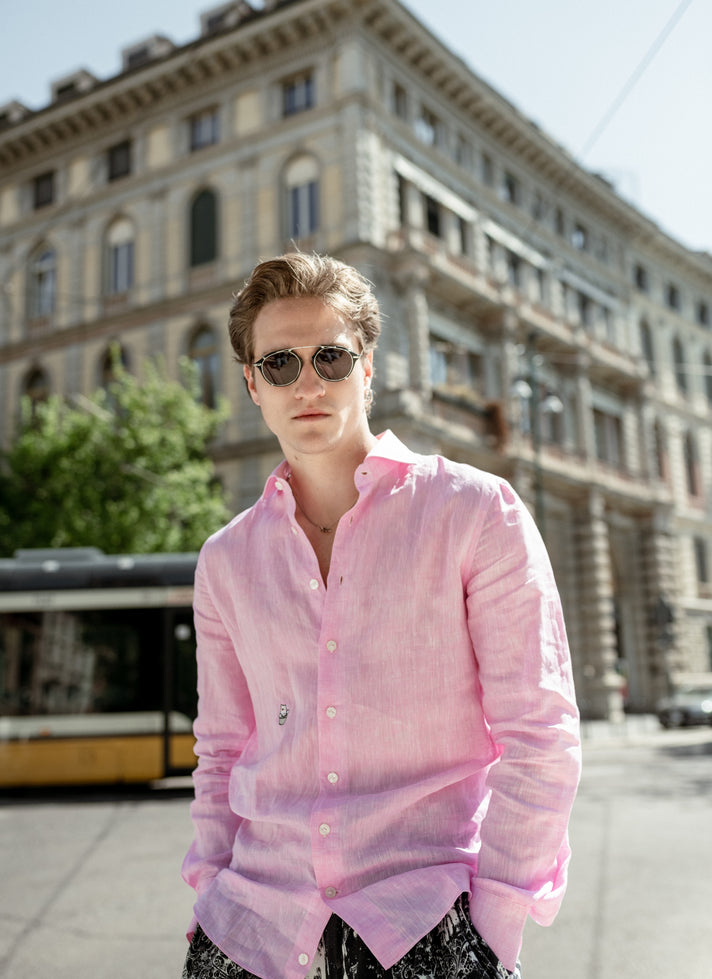 粉色亚麻衬衫搭配Snow标志 