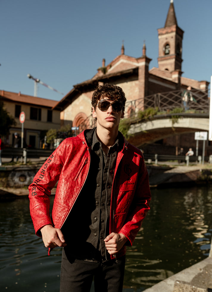 红色鸵鸟皮连帽夹克