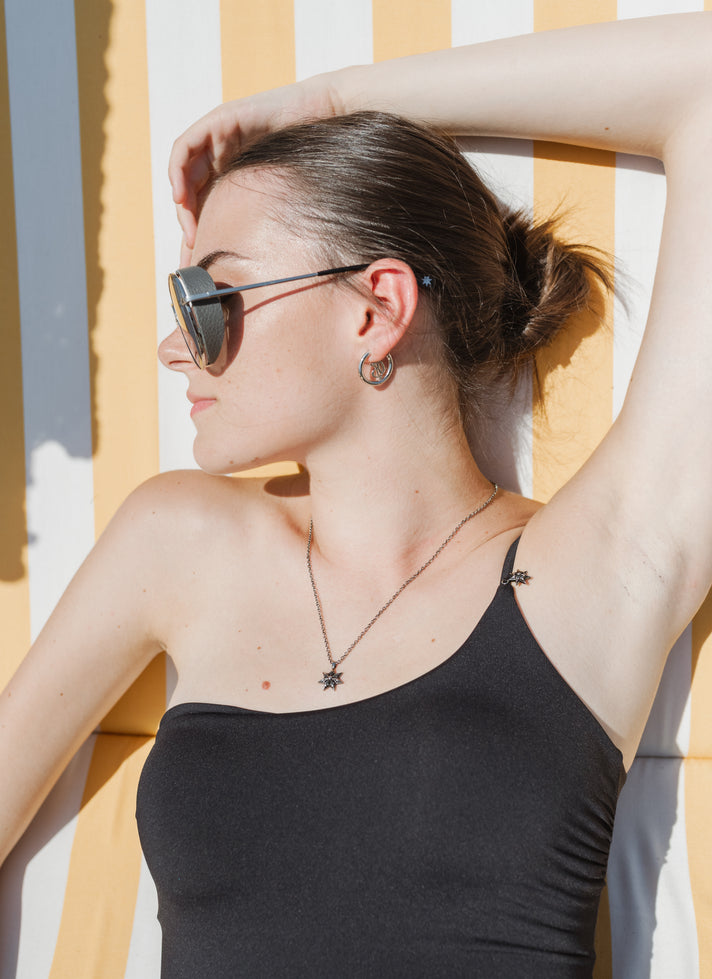 GLISSY HOOP EARRINGS