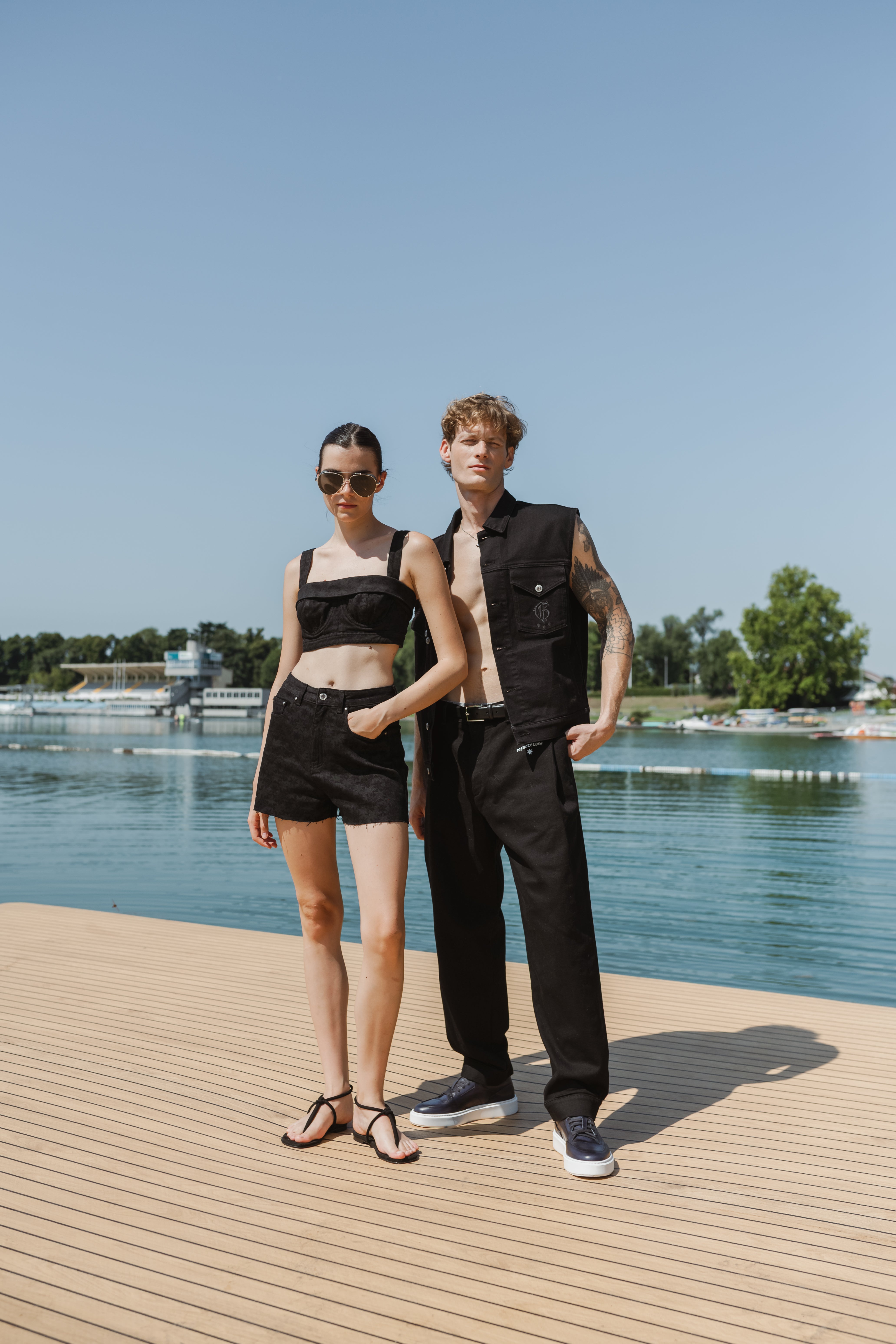 黑色图案牛仔上衣