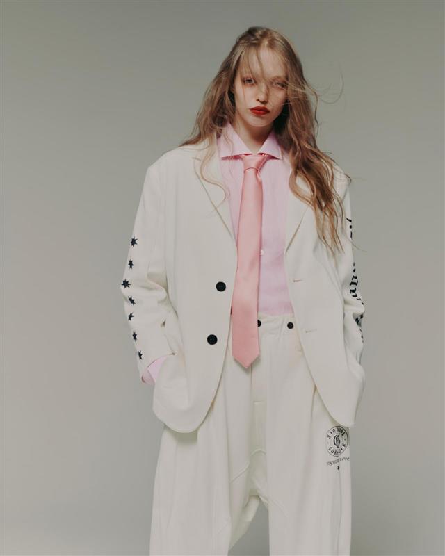 英雄丝质粉色领带 