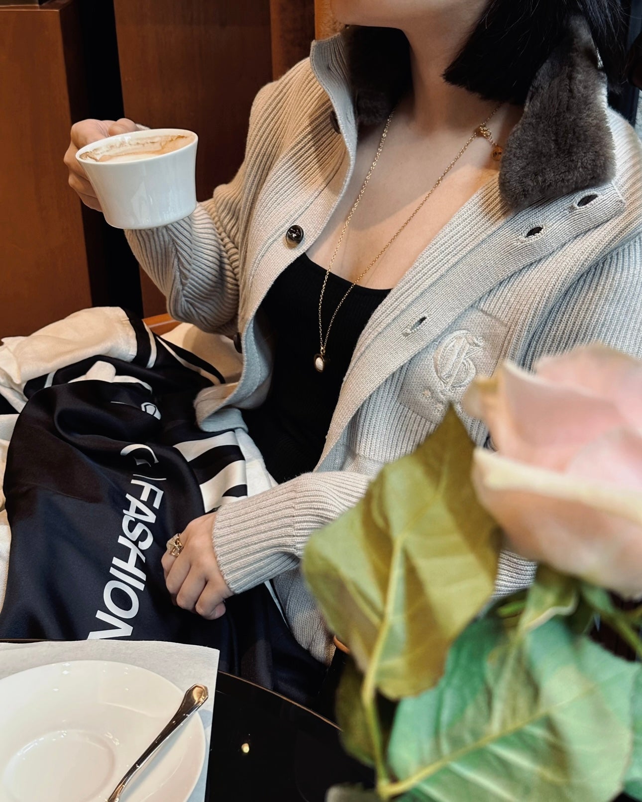 White cardigan with fur collar