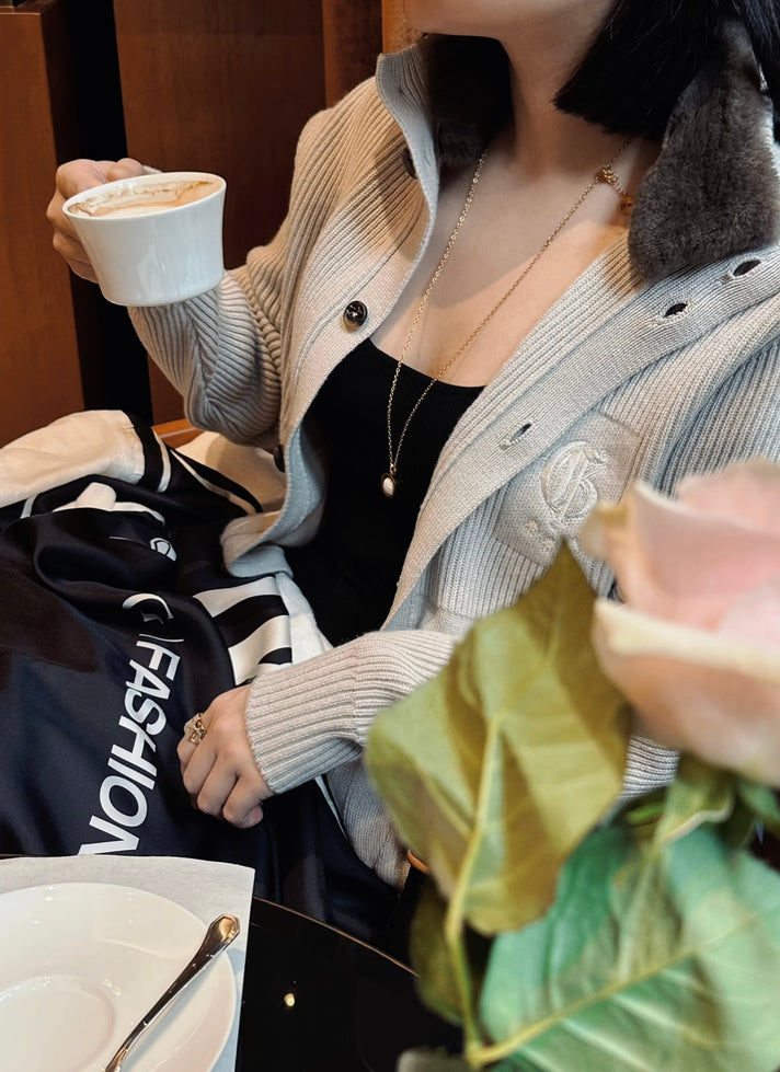 White cardigan with fur collar