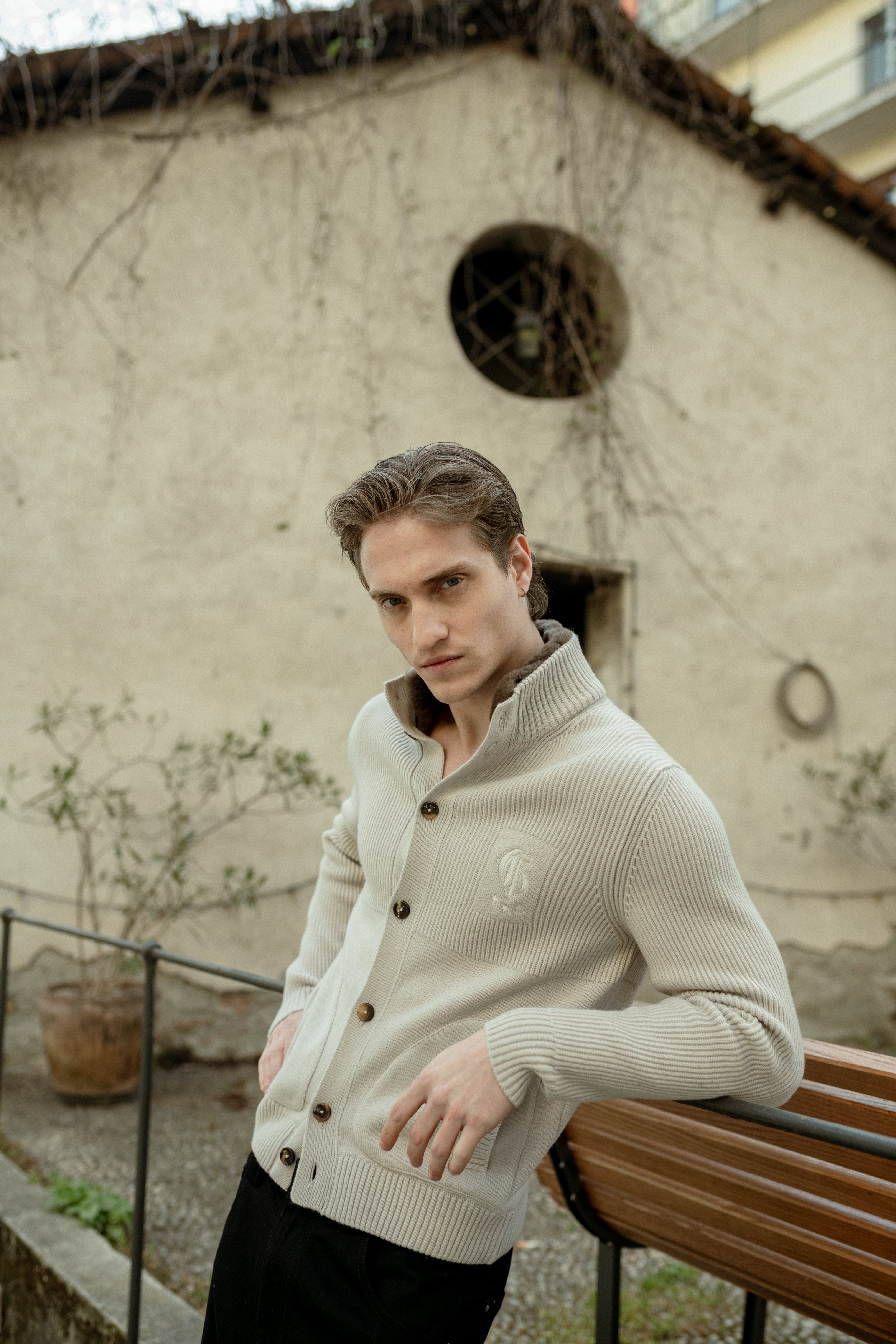 White cardigan with fur collar