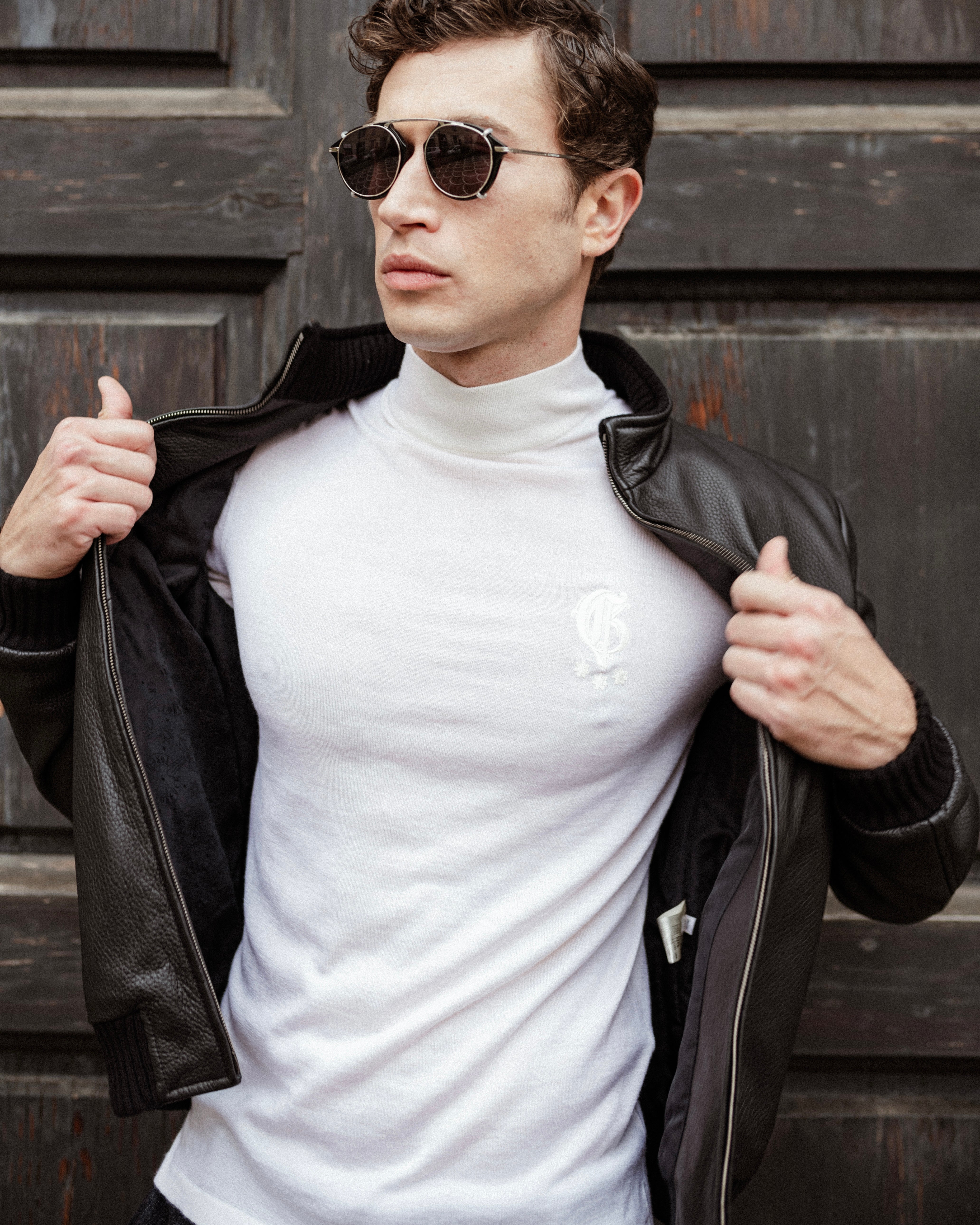 白色羊绒丝绸混纺毛衣 