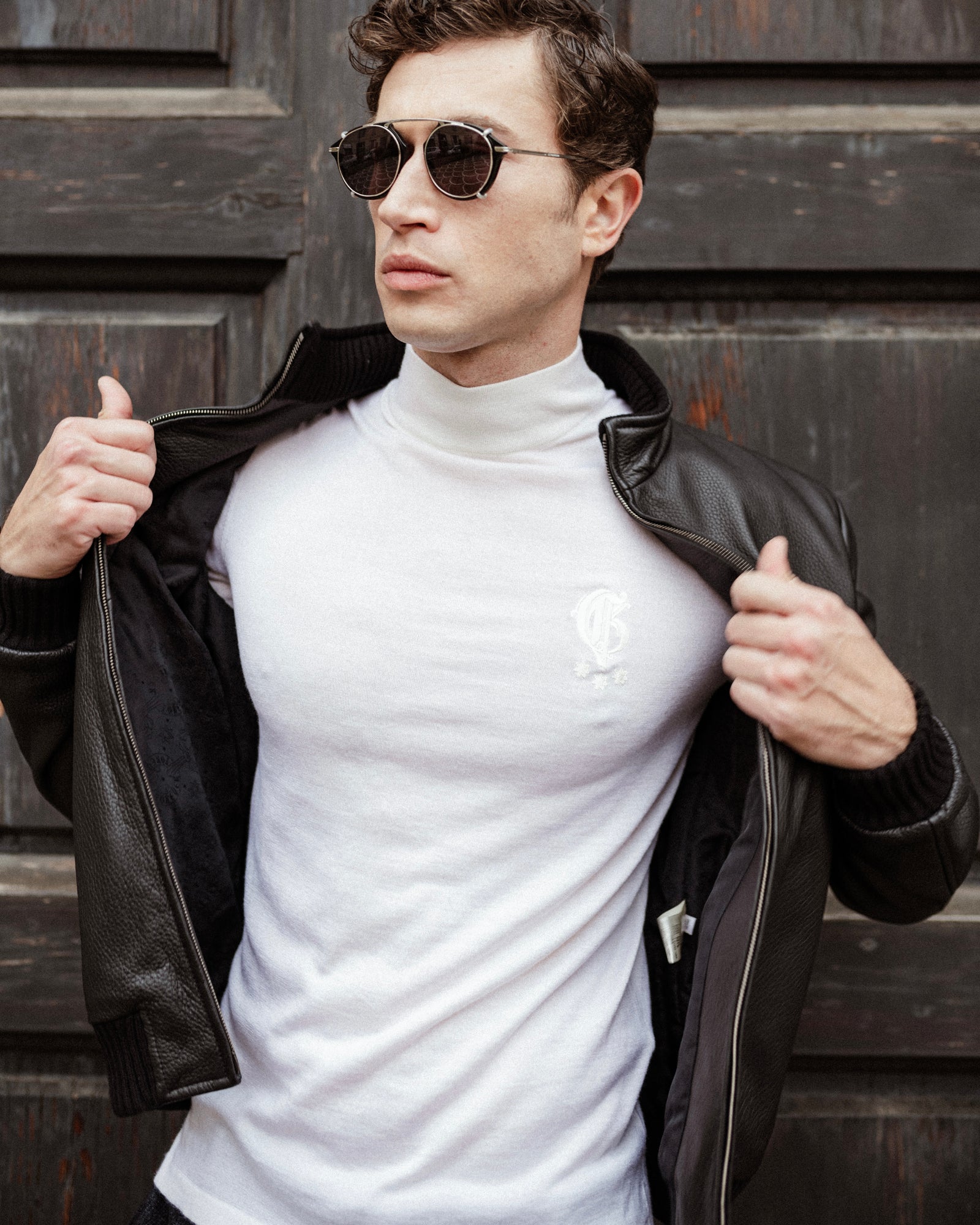 白色羊绒丝绸混纺毛衣 