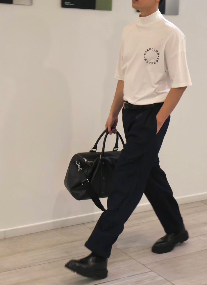 宽松设计的蓝色裤子