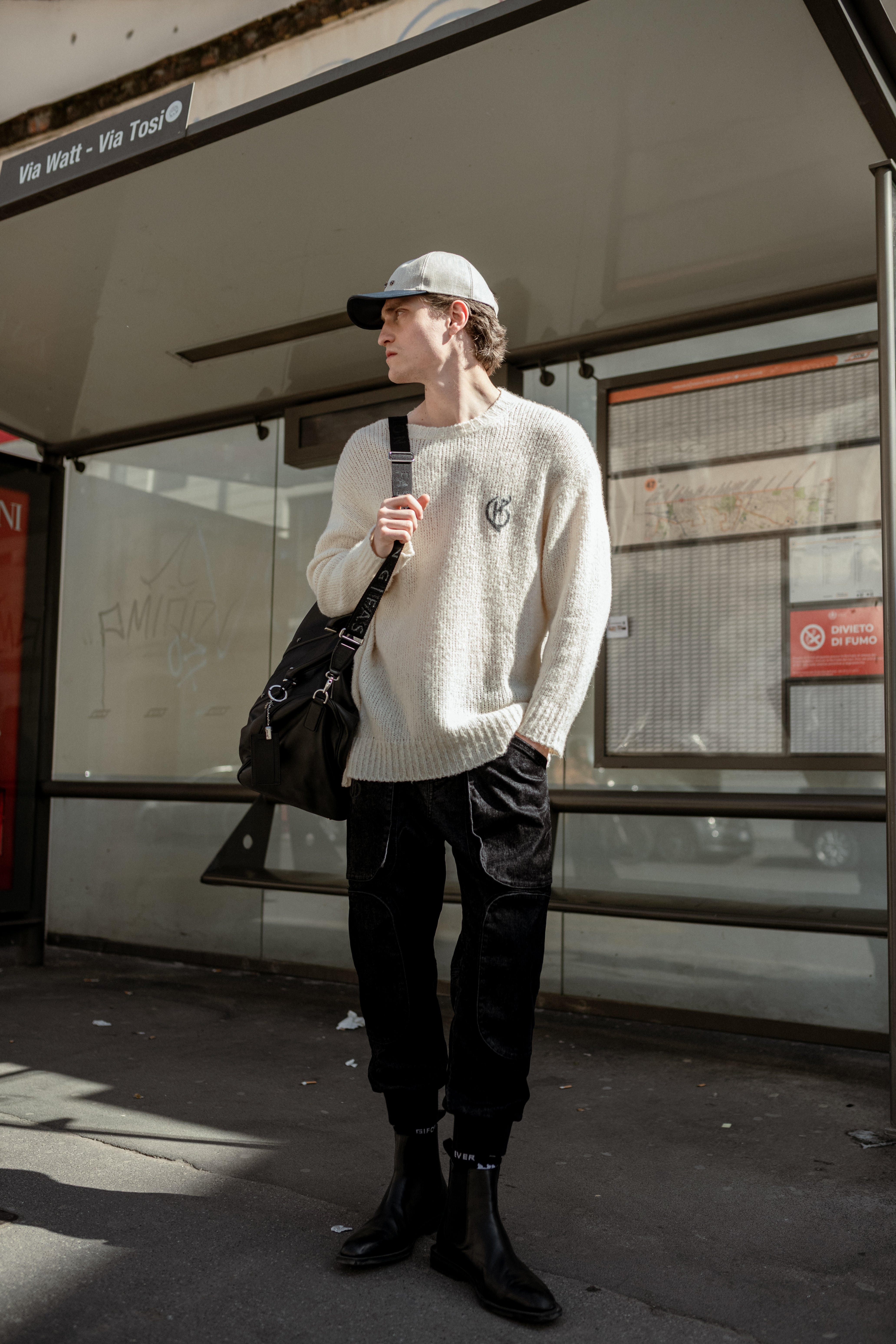 黑色带口袋慢跑裤