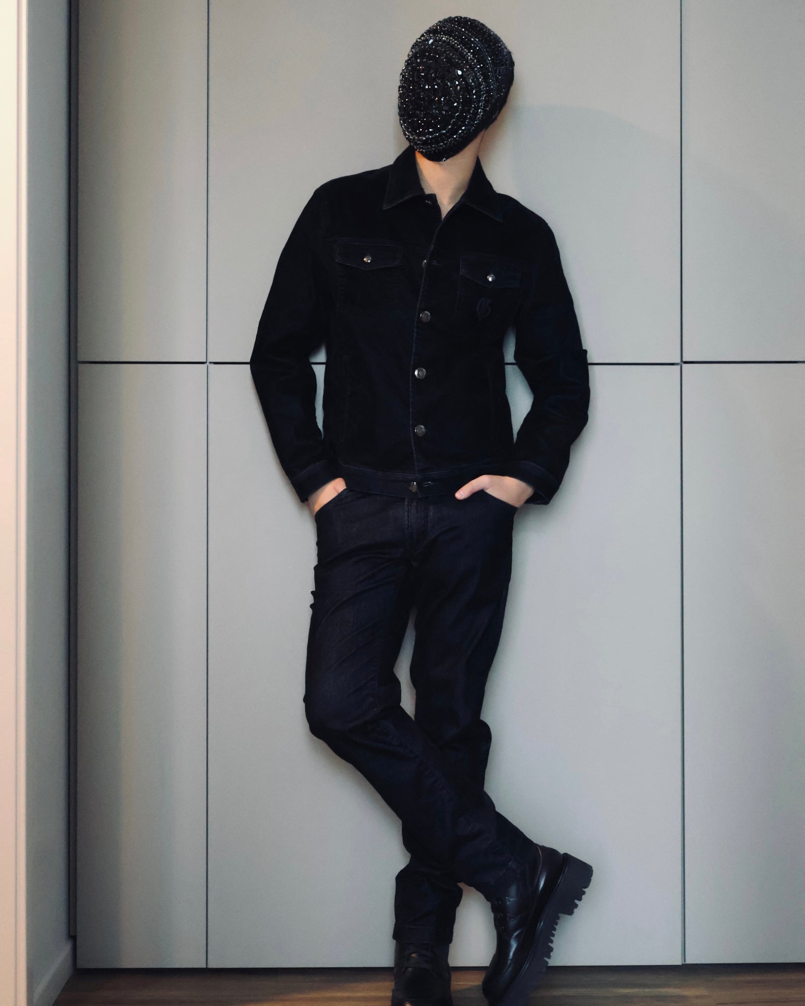 黑色带有口袋夹克