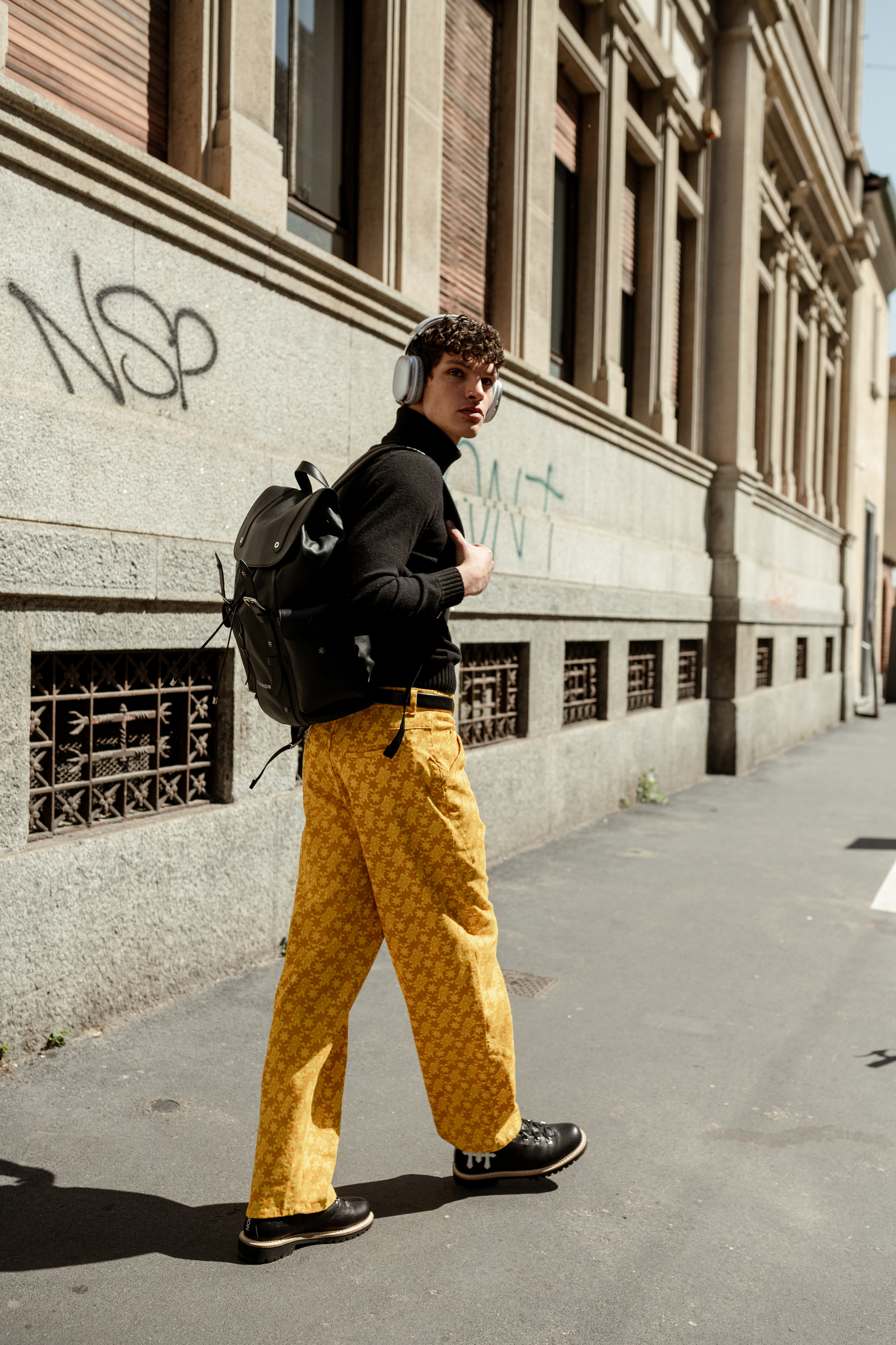 档案黄色牛仔大裤子