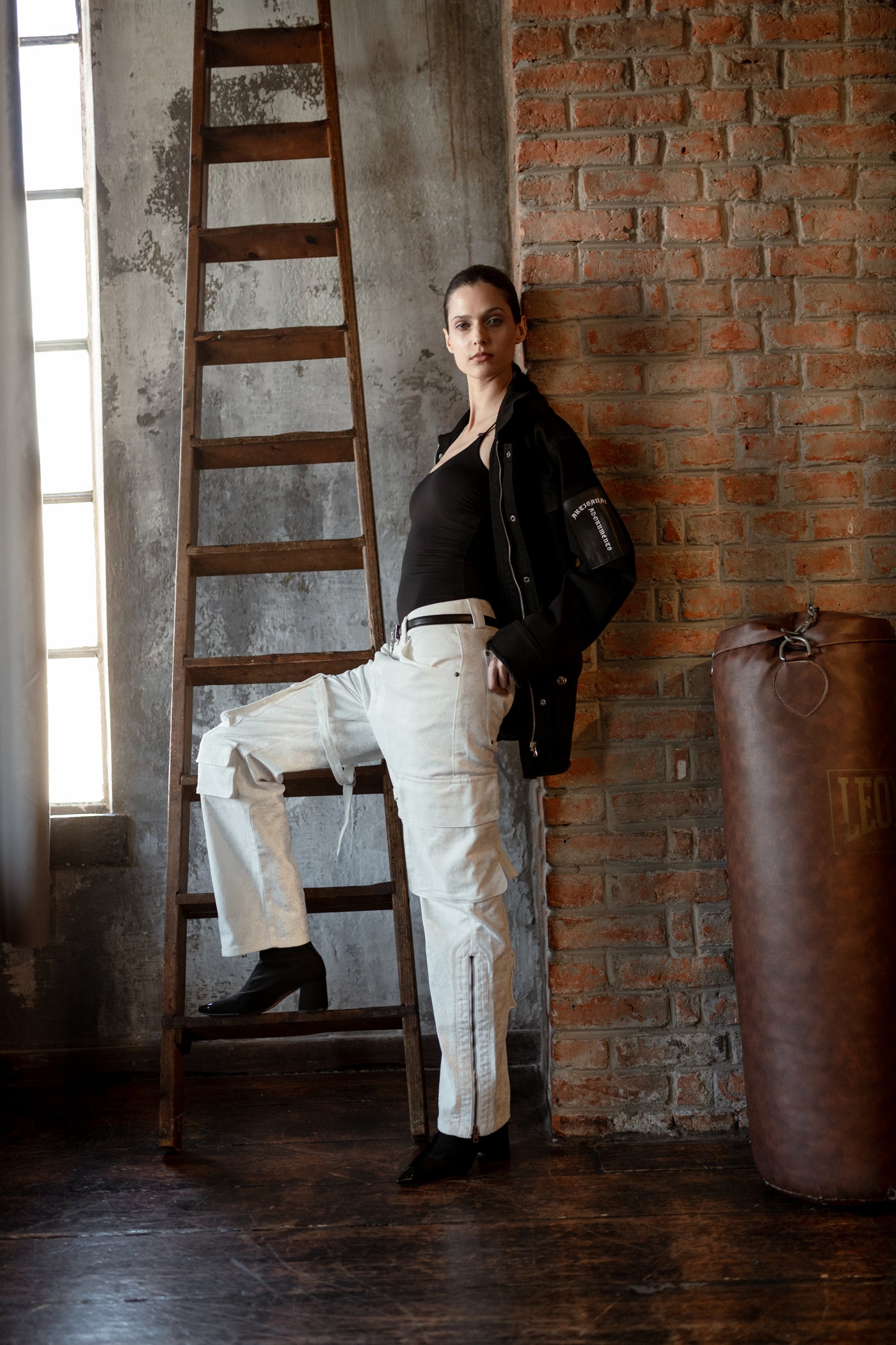 WHITE REGULAR FIT DENIM WITH POCKETS