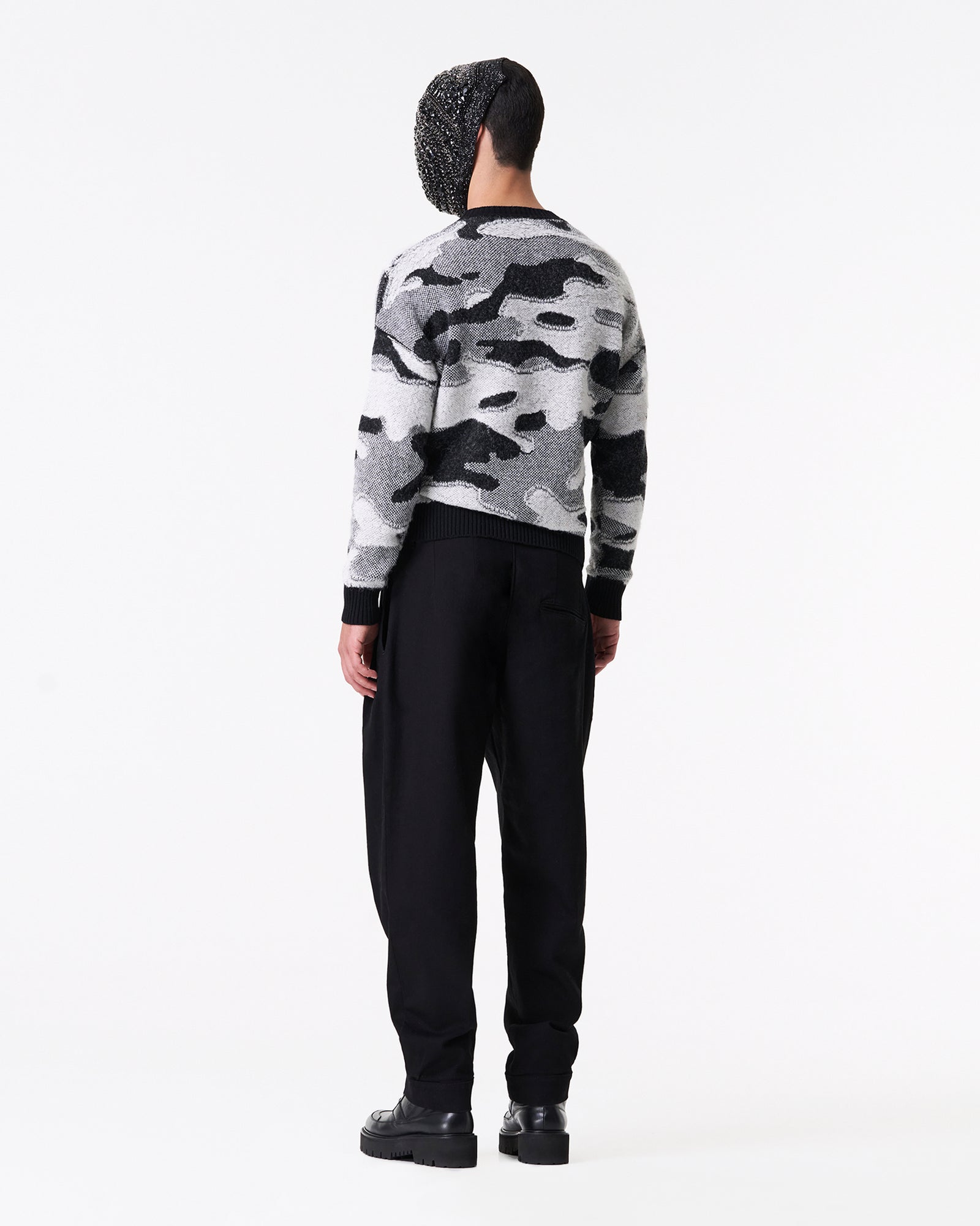 黑色裤子 带标志 