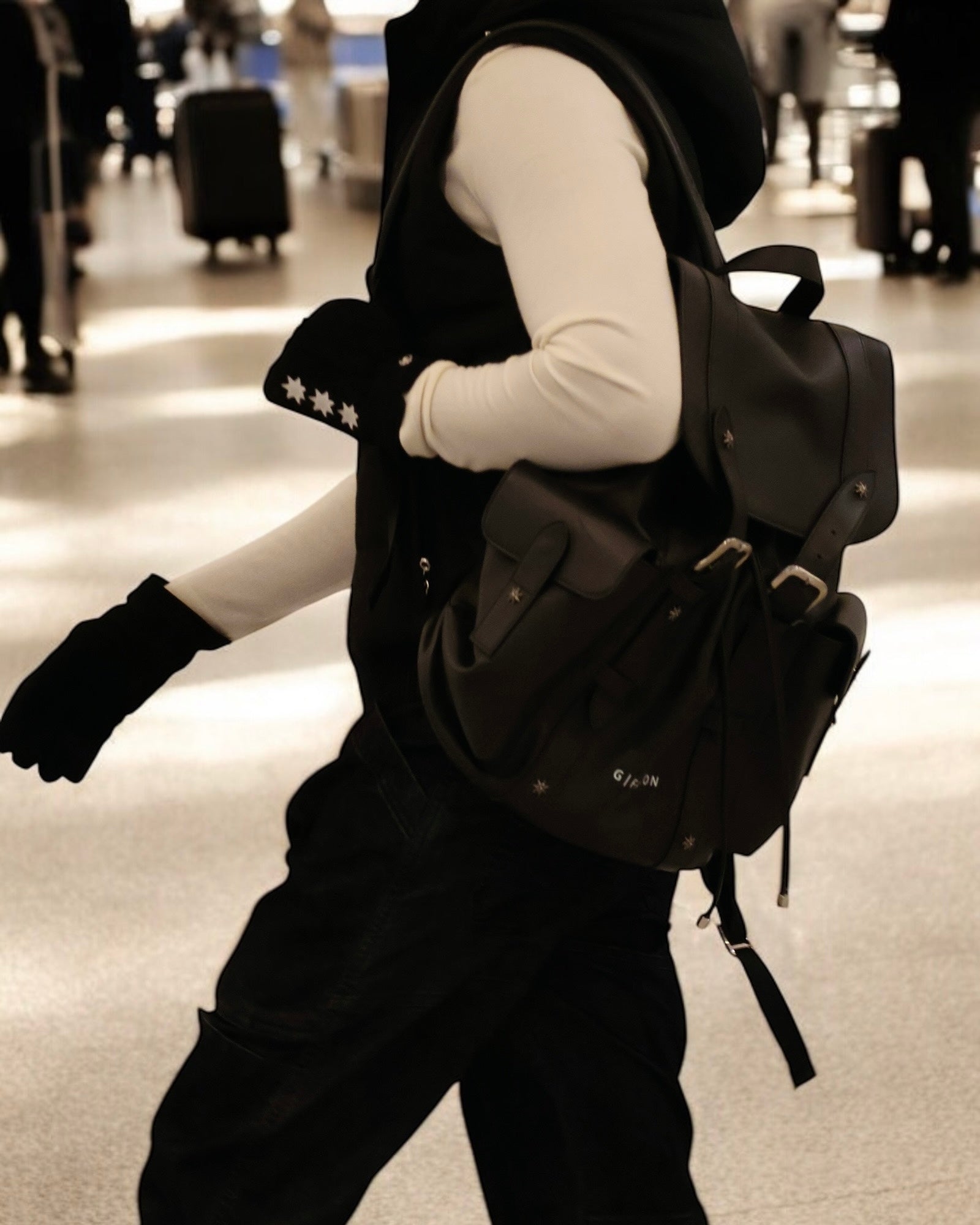 黑色羊毛皮手套