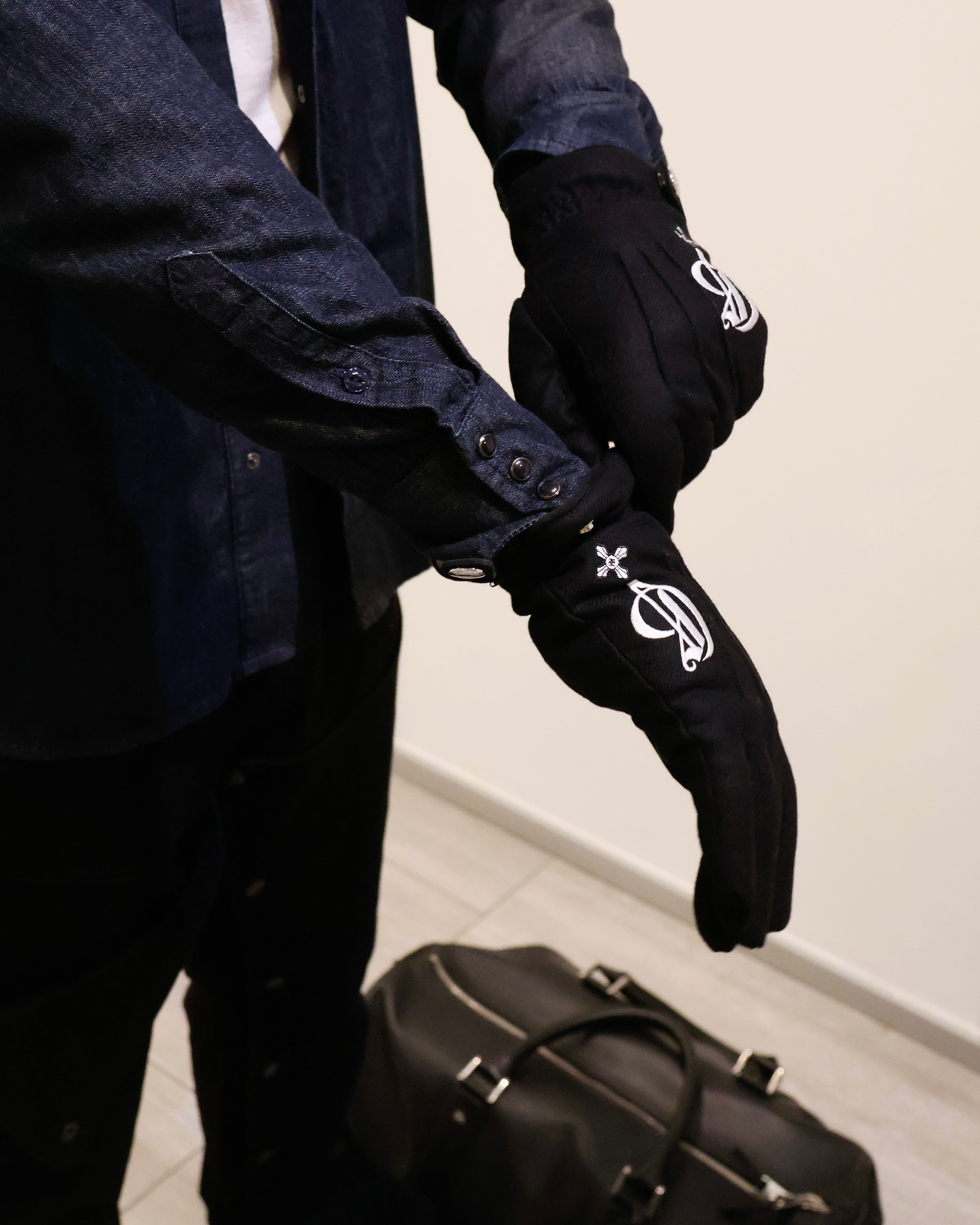 黑色羊绒混纺手套