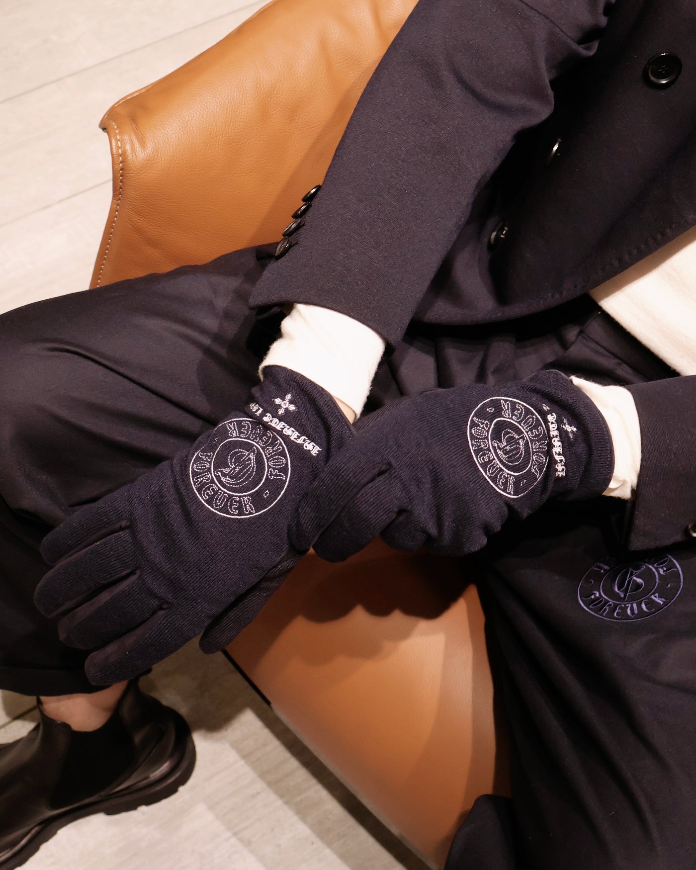 BLUE CASHMERE GLOVES WITH LOGO