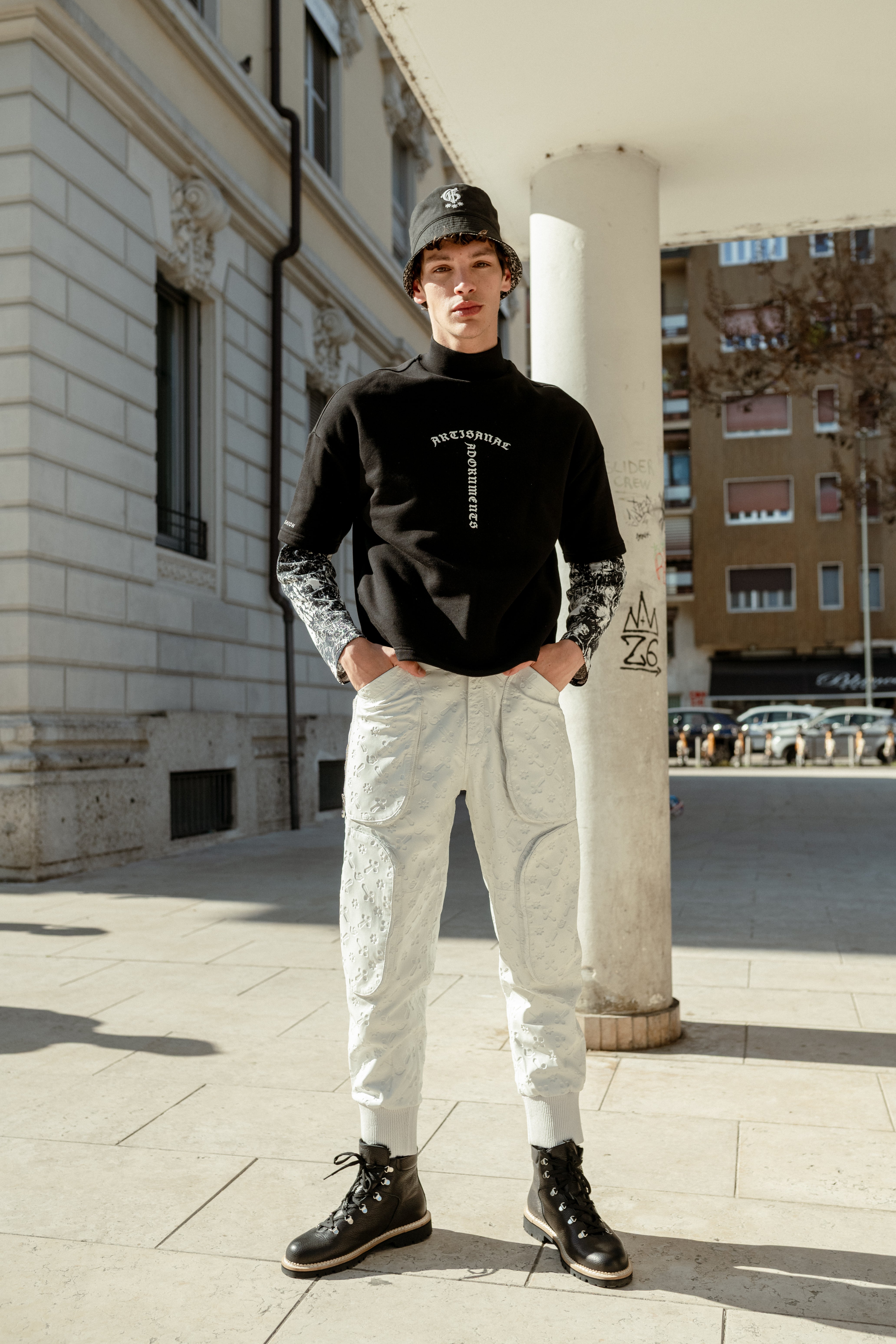 白色羔羊皮工装裤