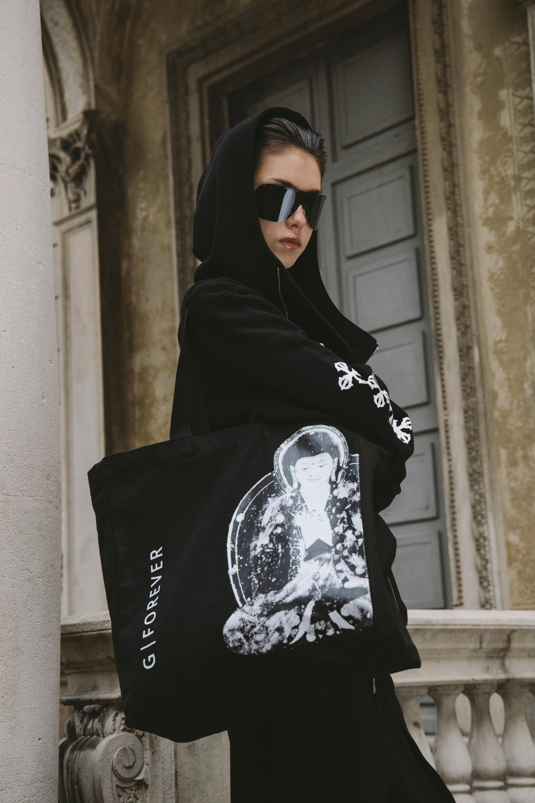 Force Tote