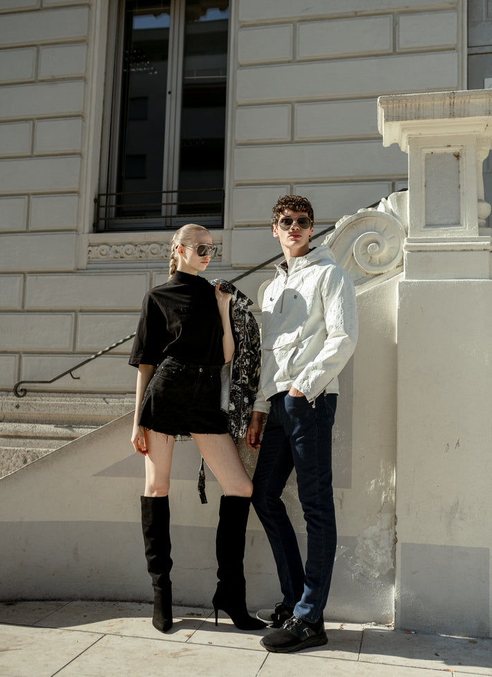 BLACK SHORT SLEEVES T-SHIRT WITH BLACK PRINT