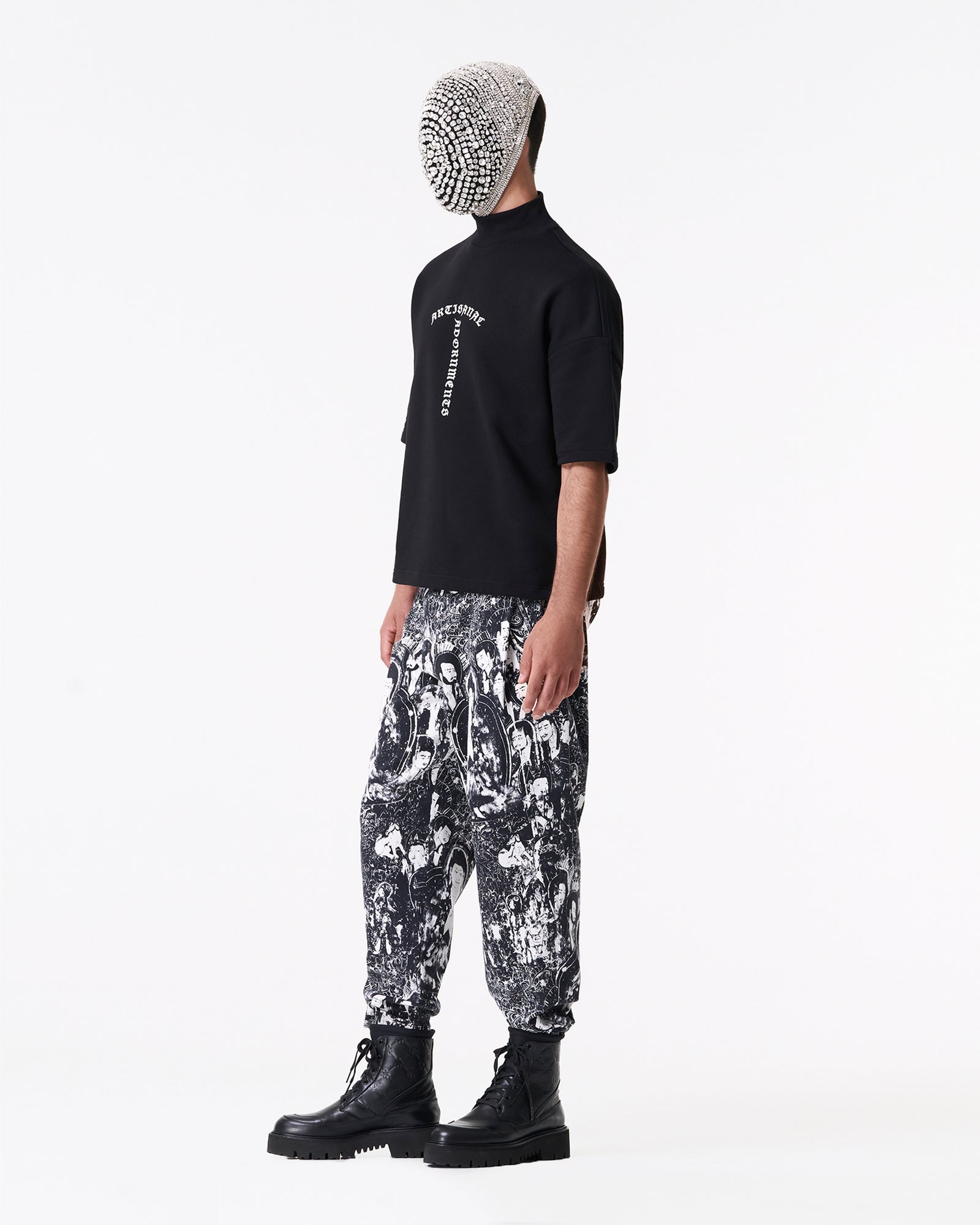 BLACK TURTLENECK SWEATSHIRT WITH WHITE PRINT