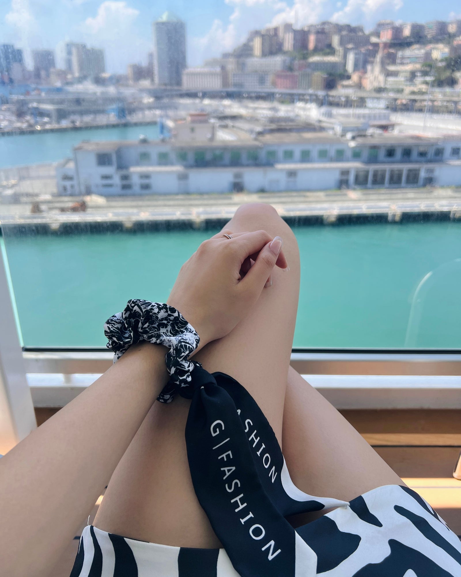 Buddha black and white twilly big logo