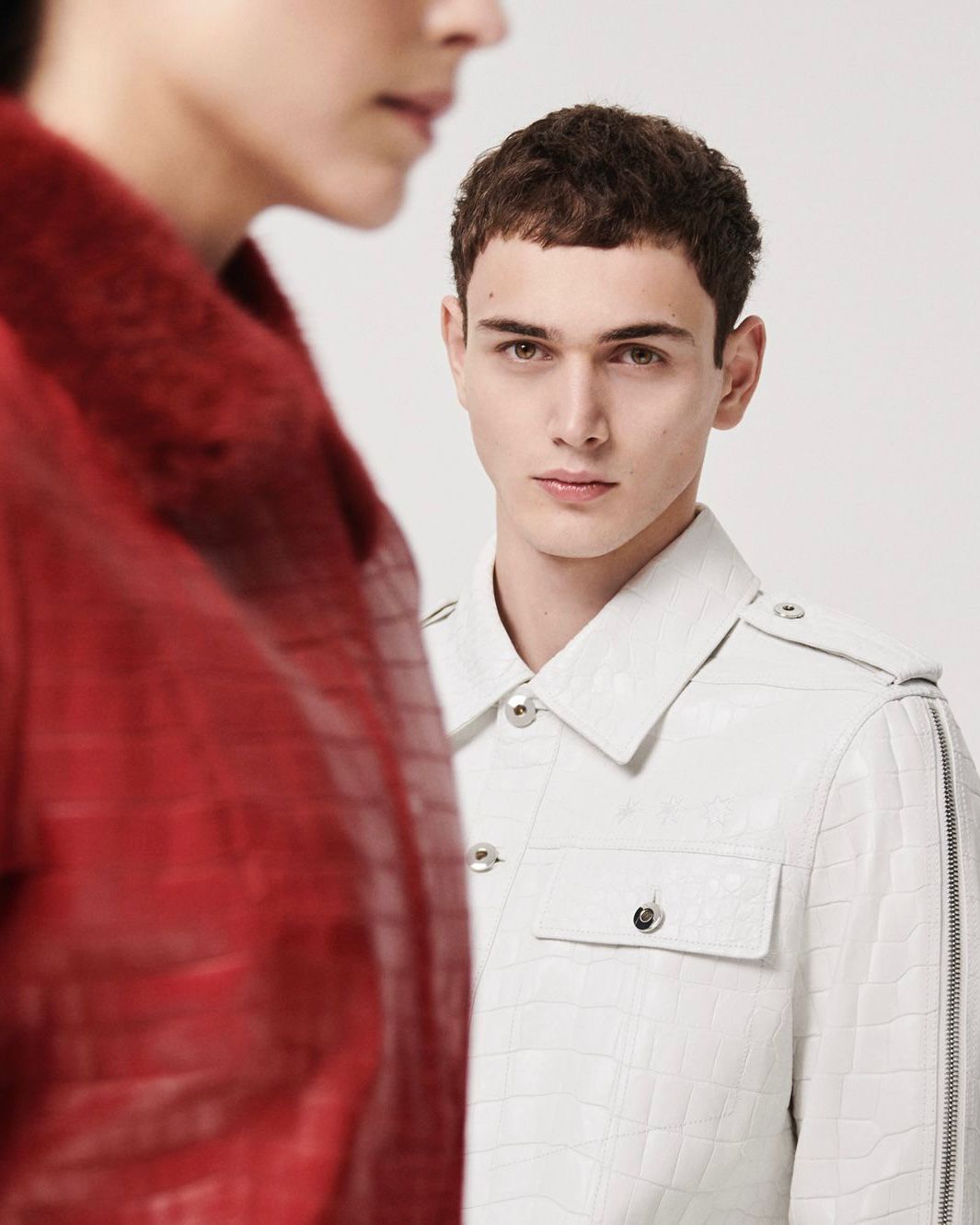 红色鳄鱼皮夹克