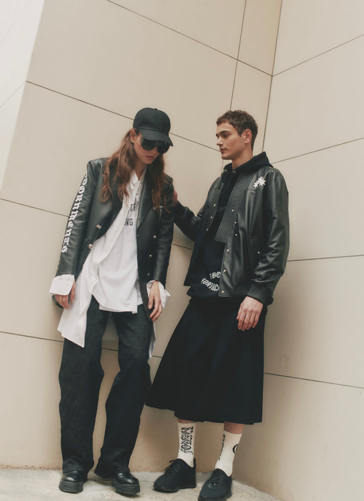 黑色图案牛仔裤