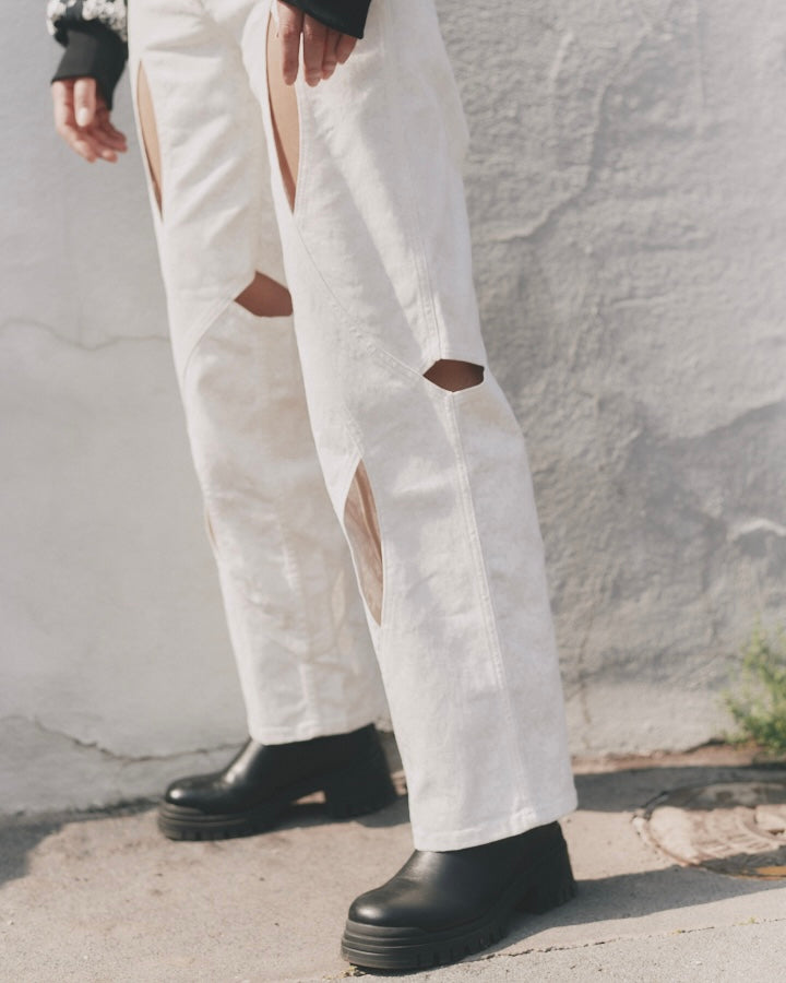 白色常规版型牛仔裤