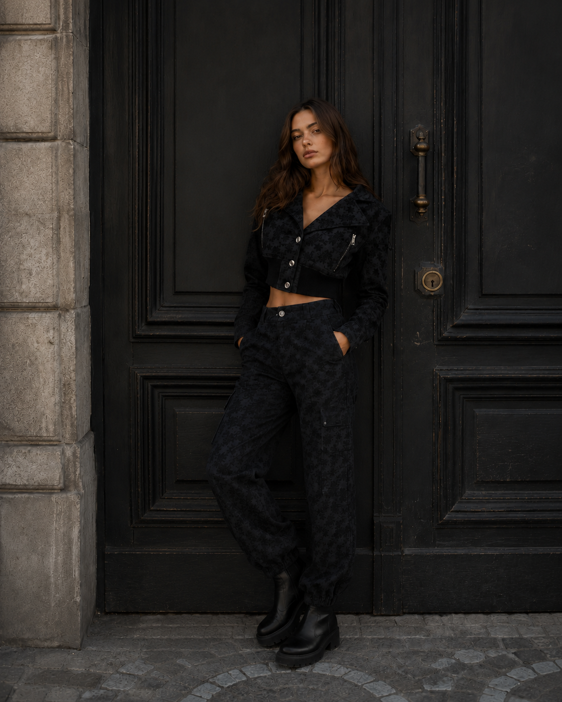 CROPPED JACKET IN BLACK DENIM