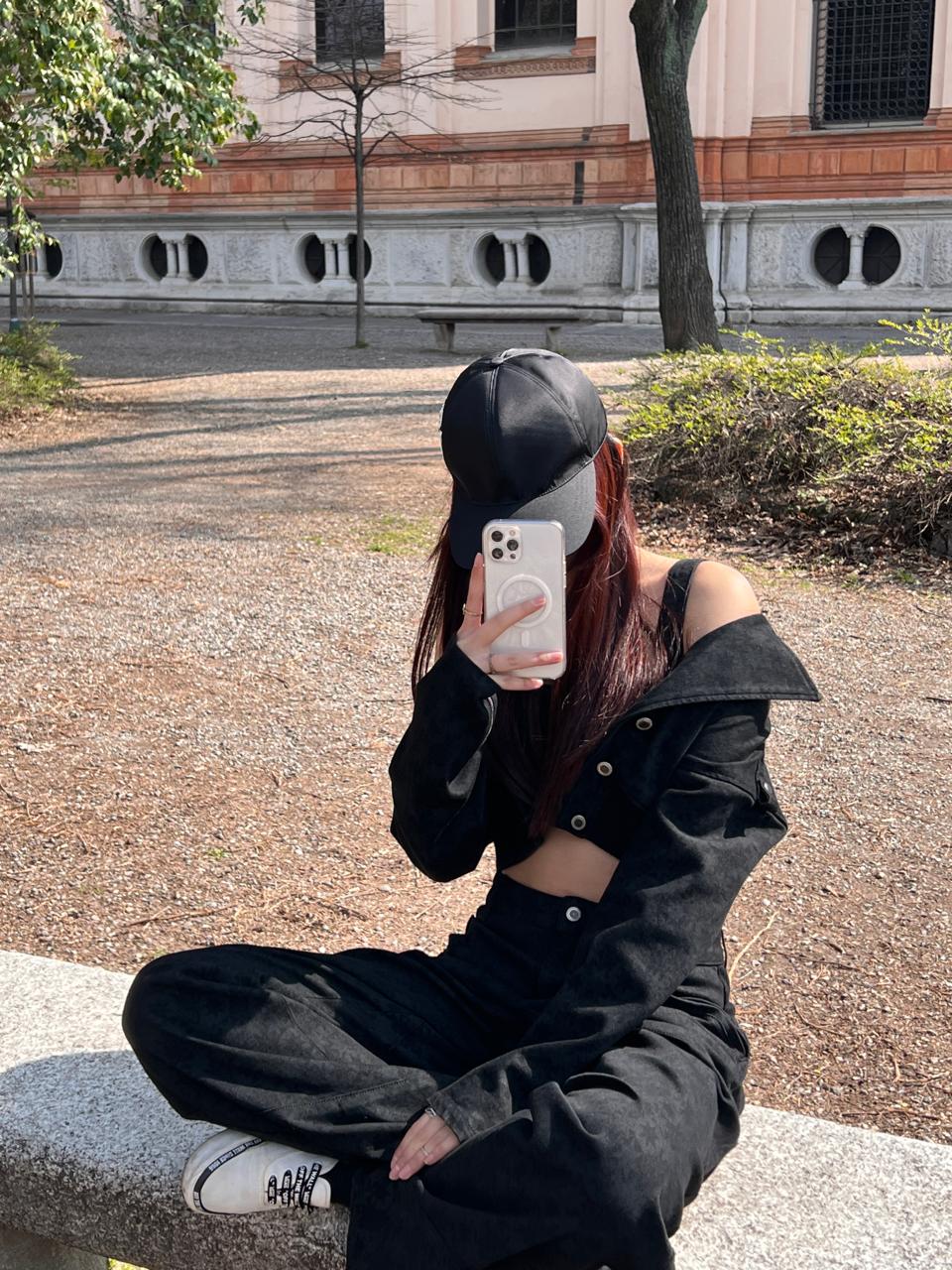 黑色短款女士夹克