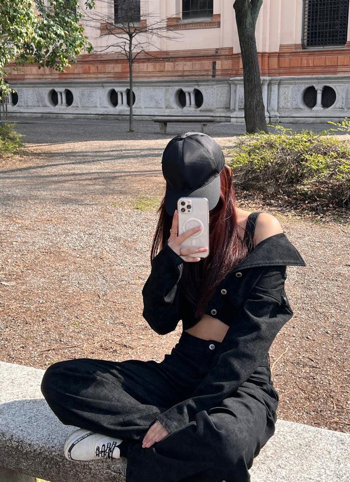 黑色短款女士夹克