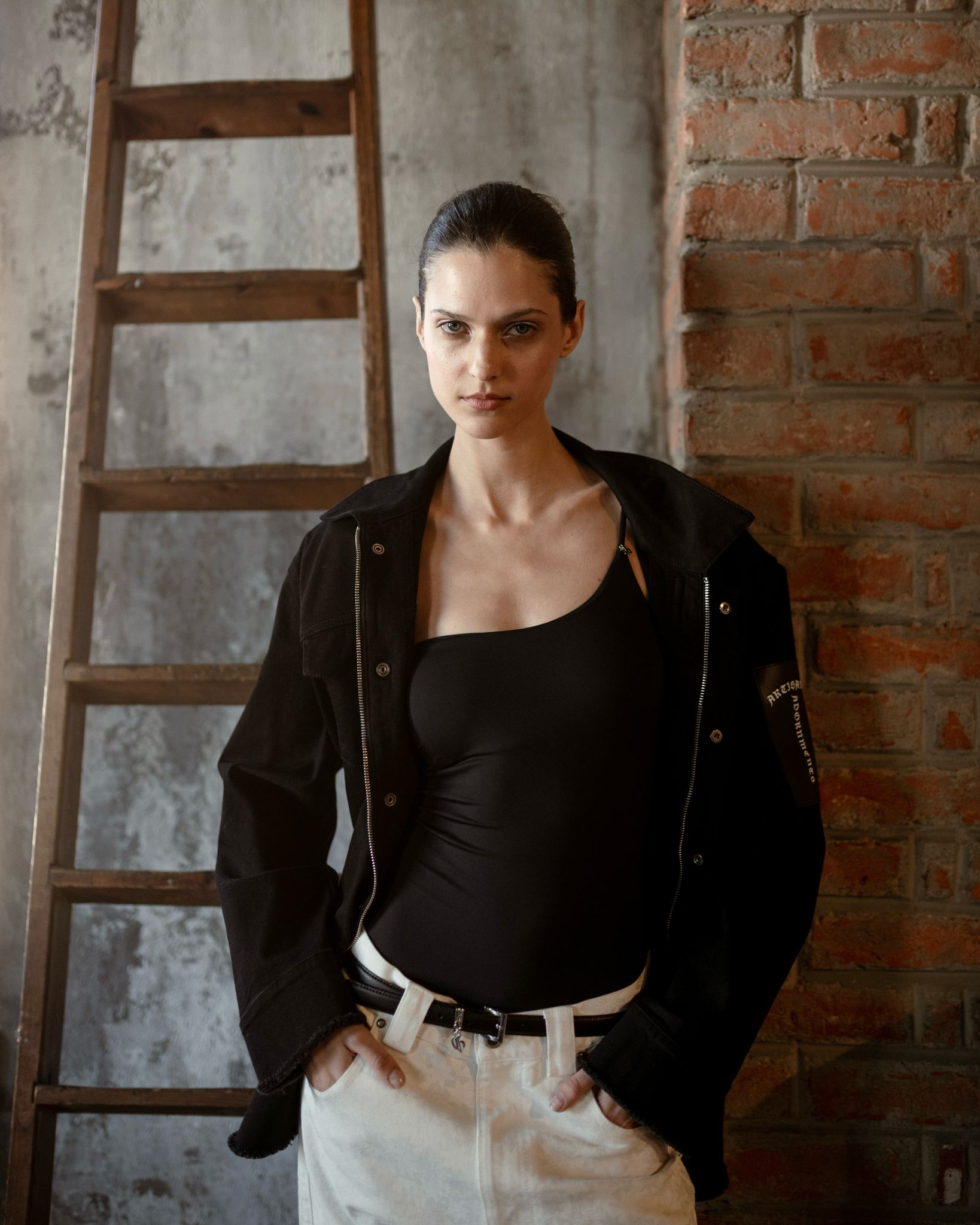 英雄 Saffiano 银色标志皮带