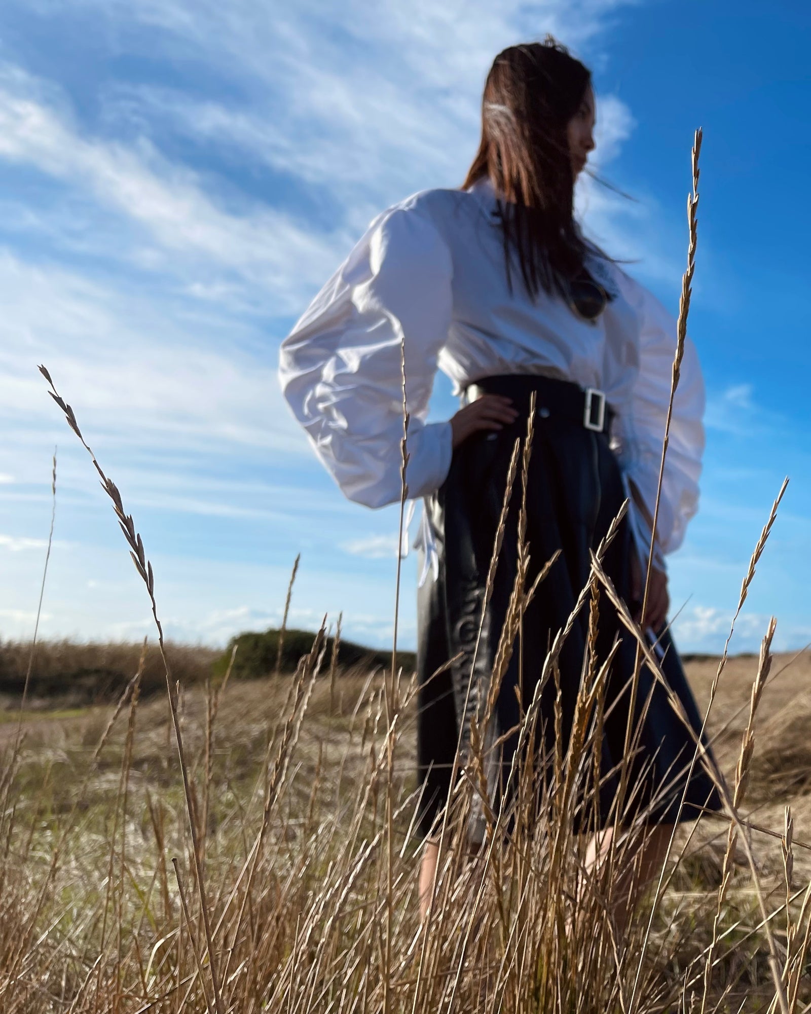 白色棉质泡泡袖衬衫