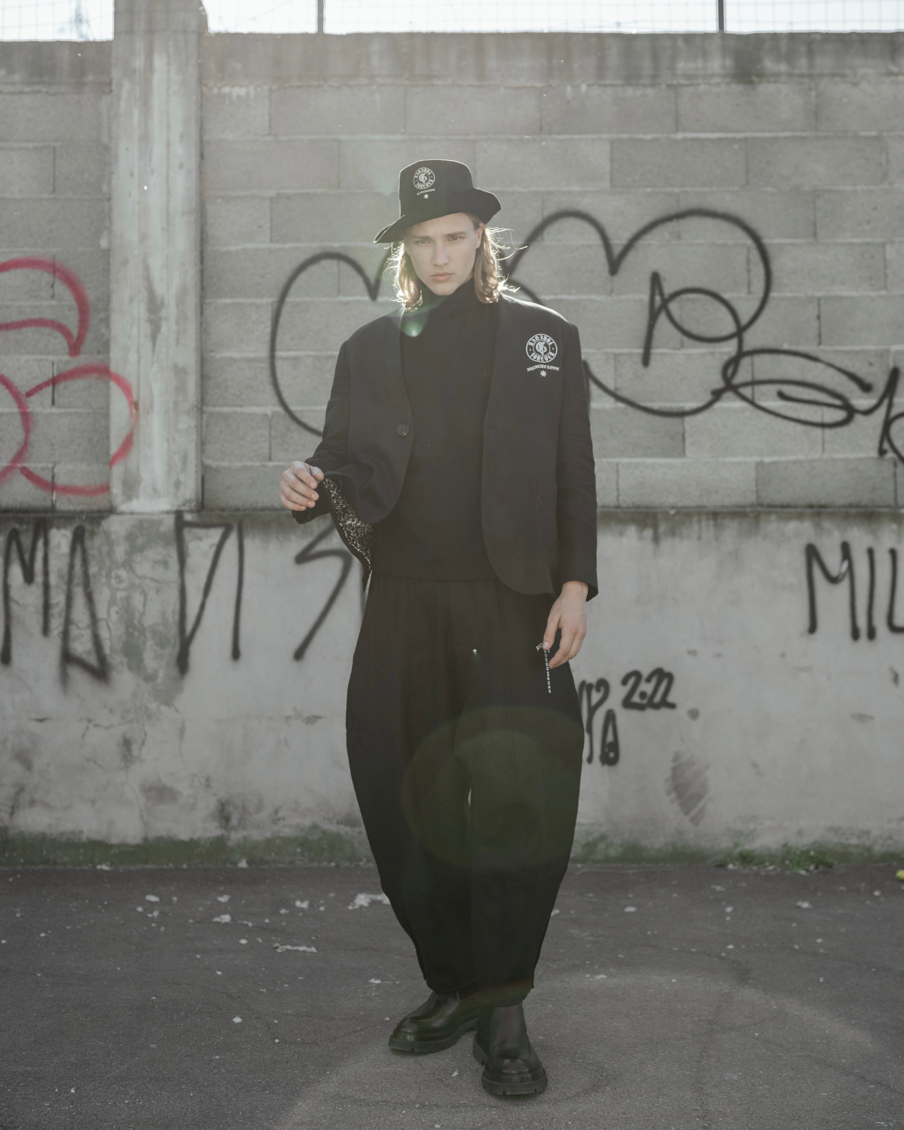 黑色无领拆解西装外套