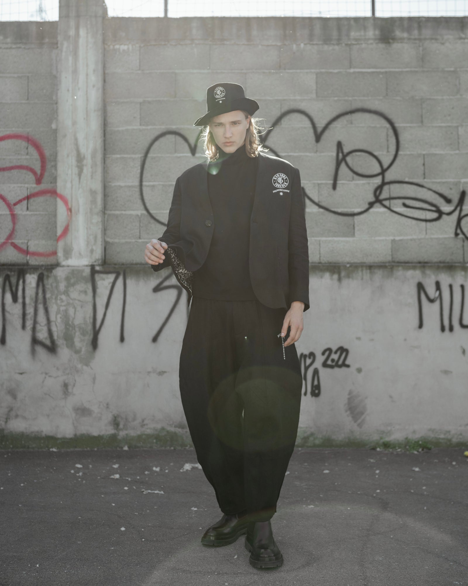 黑色无领拆解西装外套