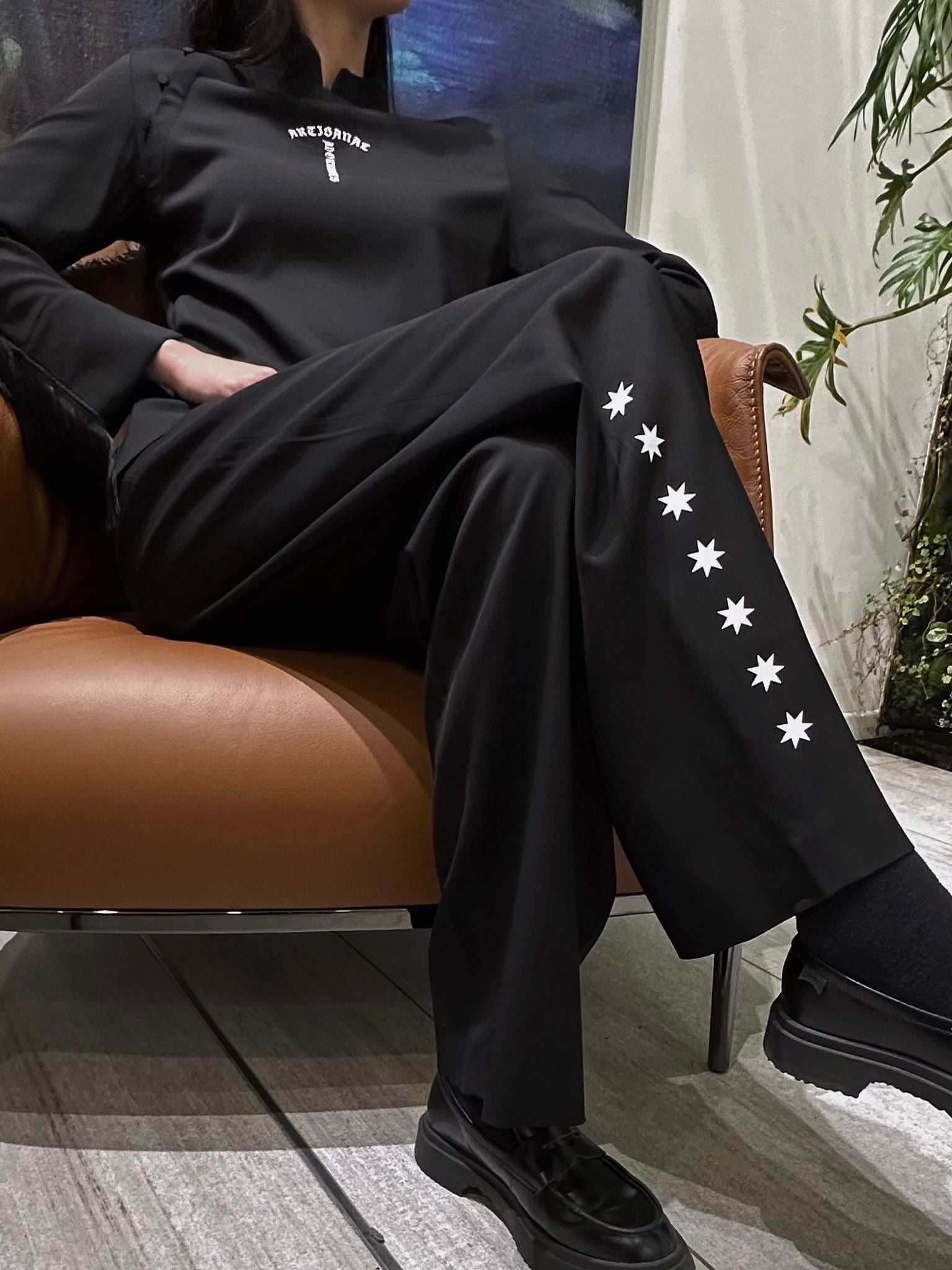 BLACK HIGH-WAISTED PANTS WITH ARCHIVE LOGO