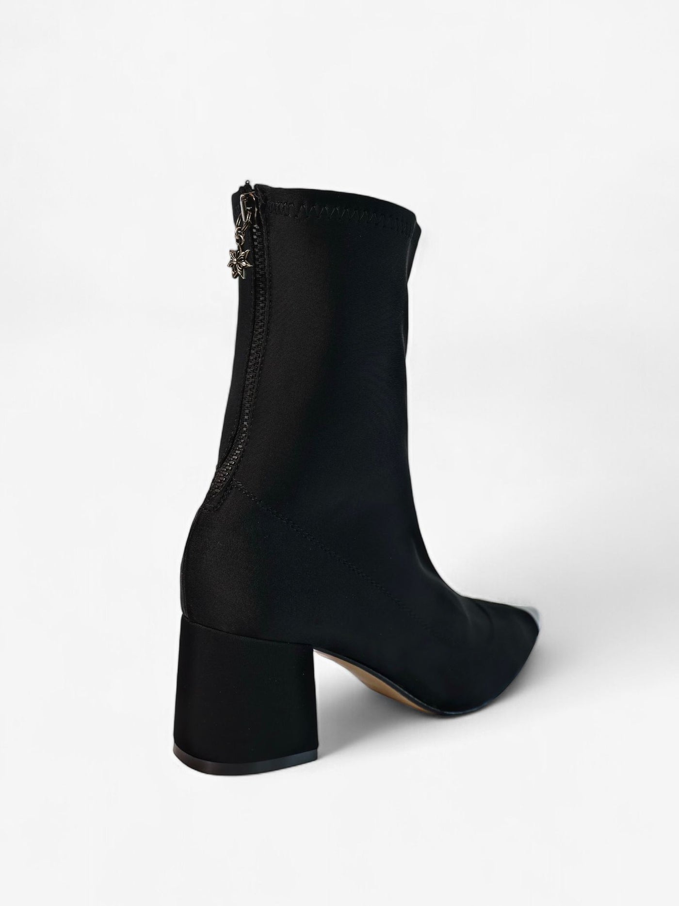 BLACK ANKLE BOOTS WITH METALLIC TOE