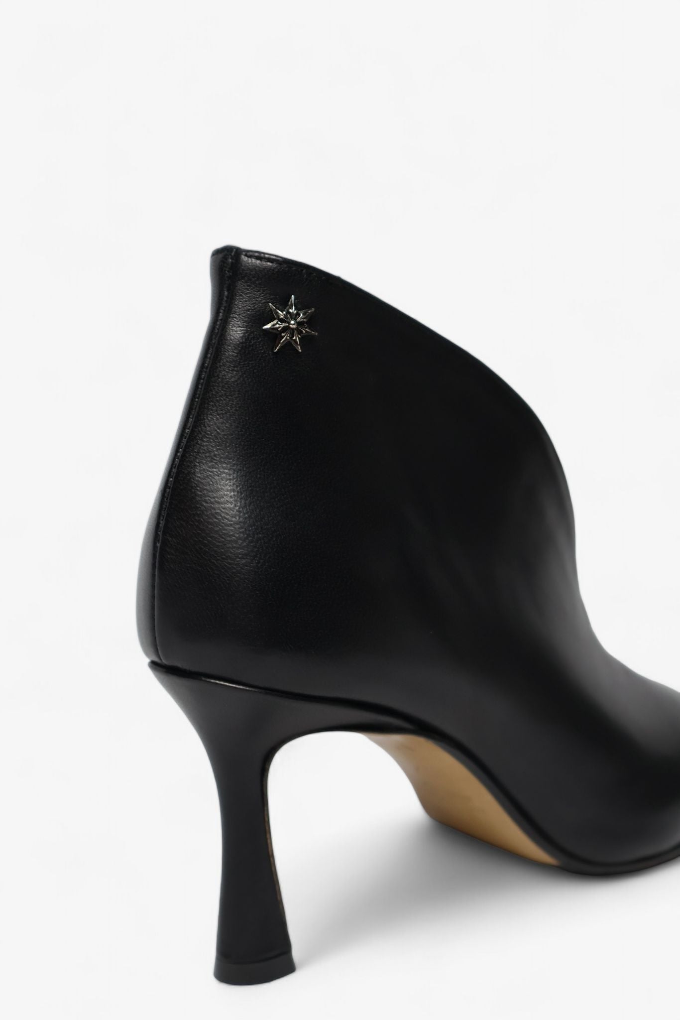 ASYMMETRIC BLACK LEATHER PUMPS