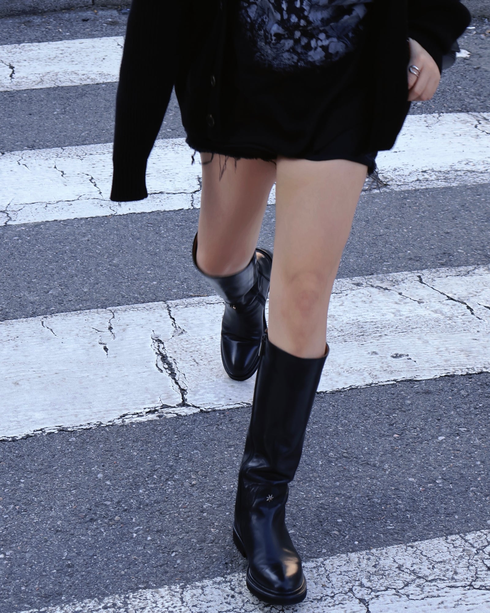 归档系列高筒黑色皮革靴子